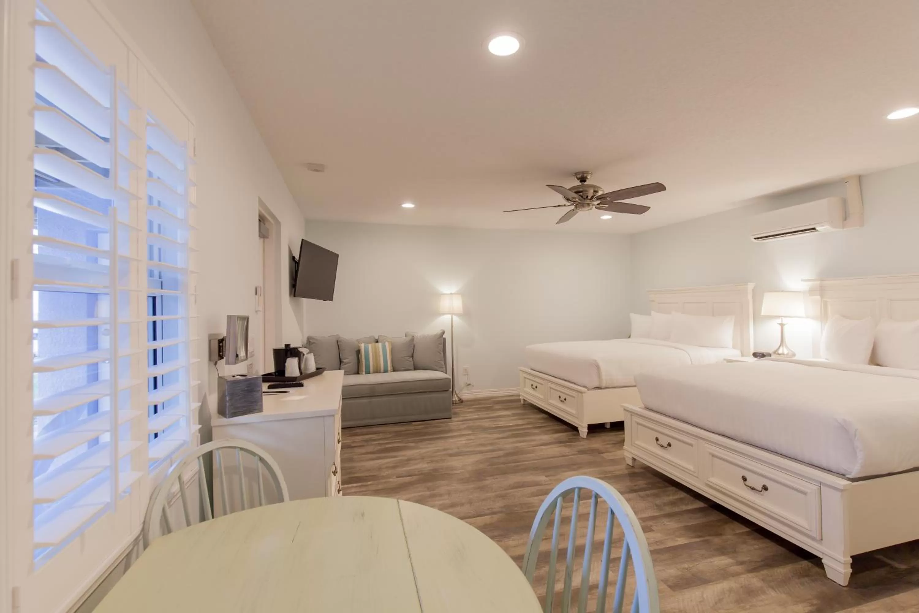 Bed in Lost Inn Paradise