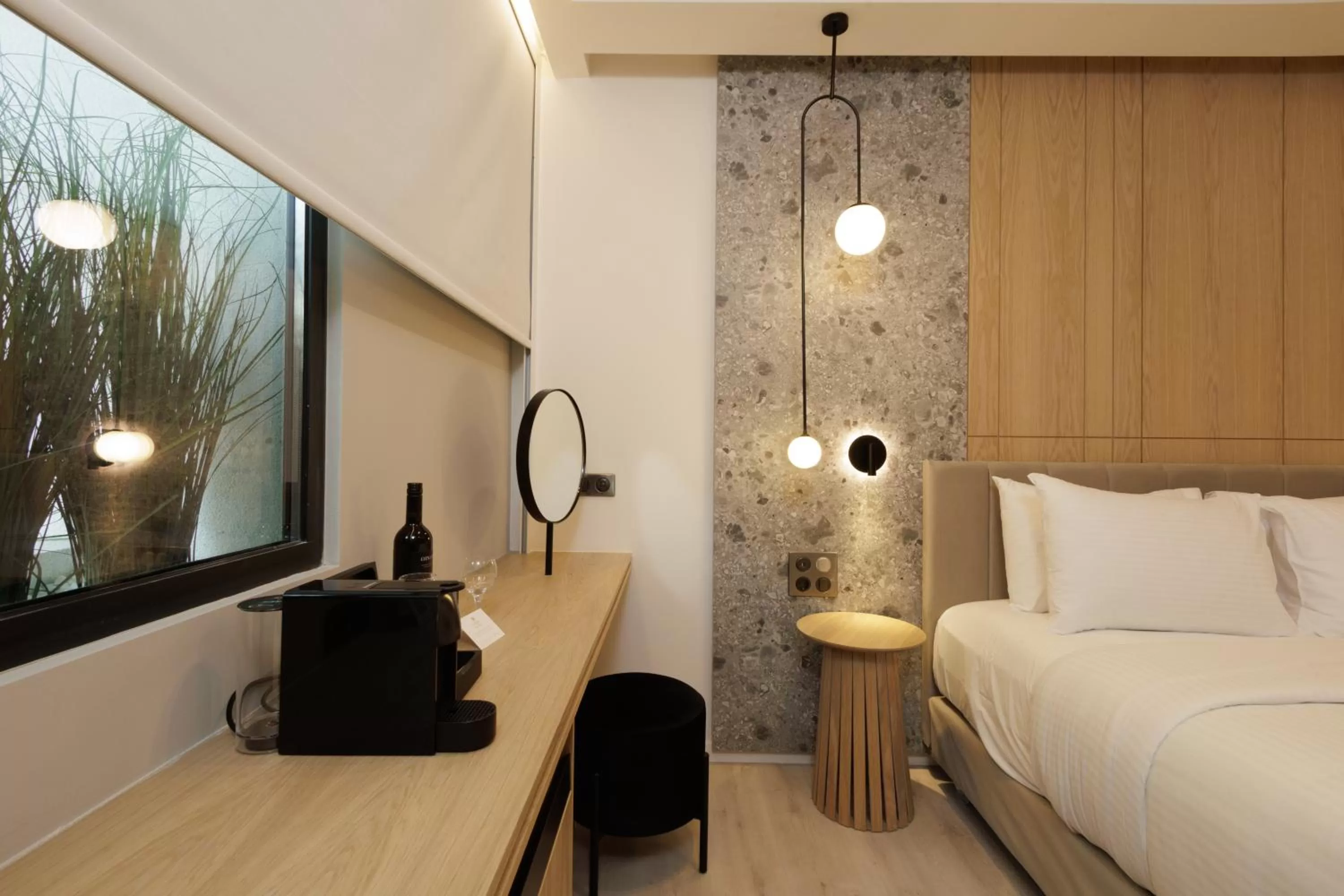 Coffee/tea facilities in LUX&EASY Signature Syngrou 234