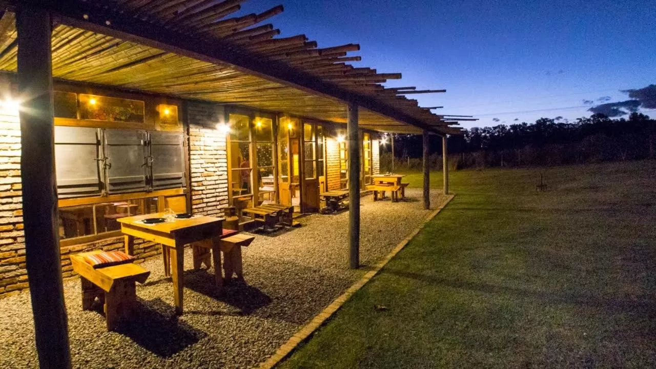 Restaurant/places to eat in Caliu Earthship Ecolodge