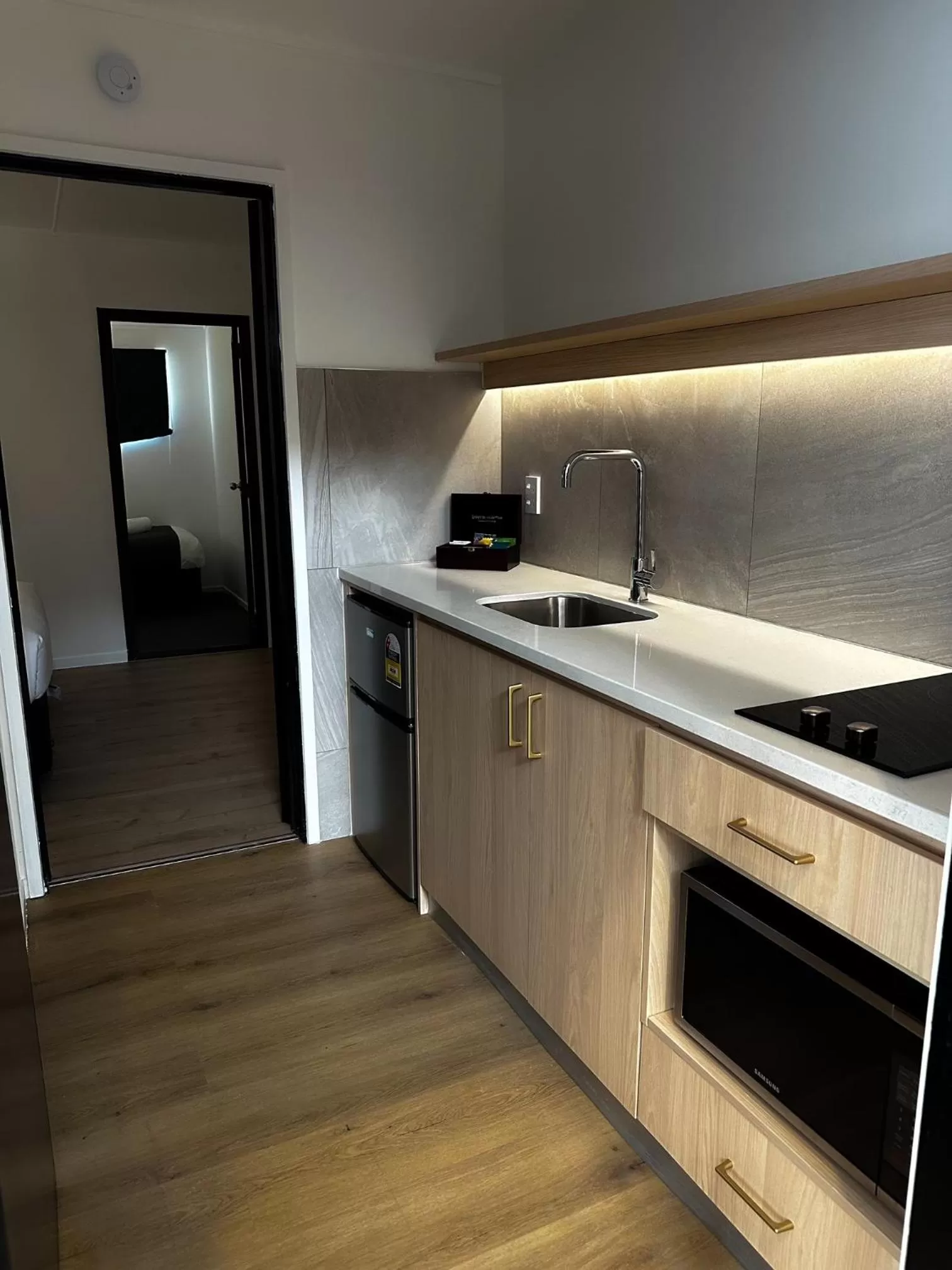 Kitchen or kitchenette in Burwood Motel