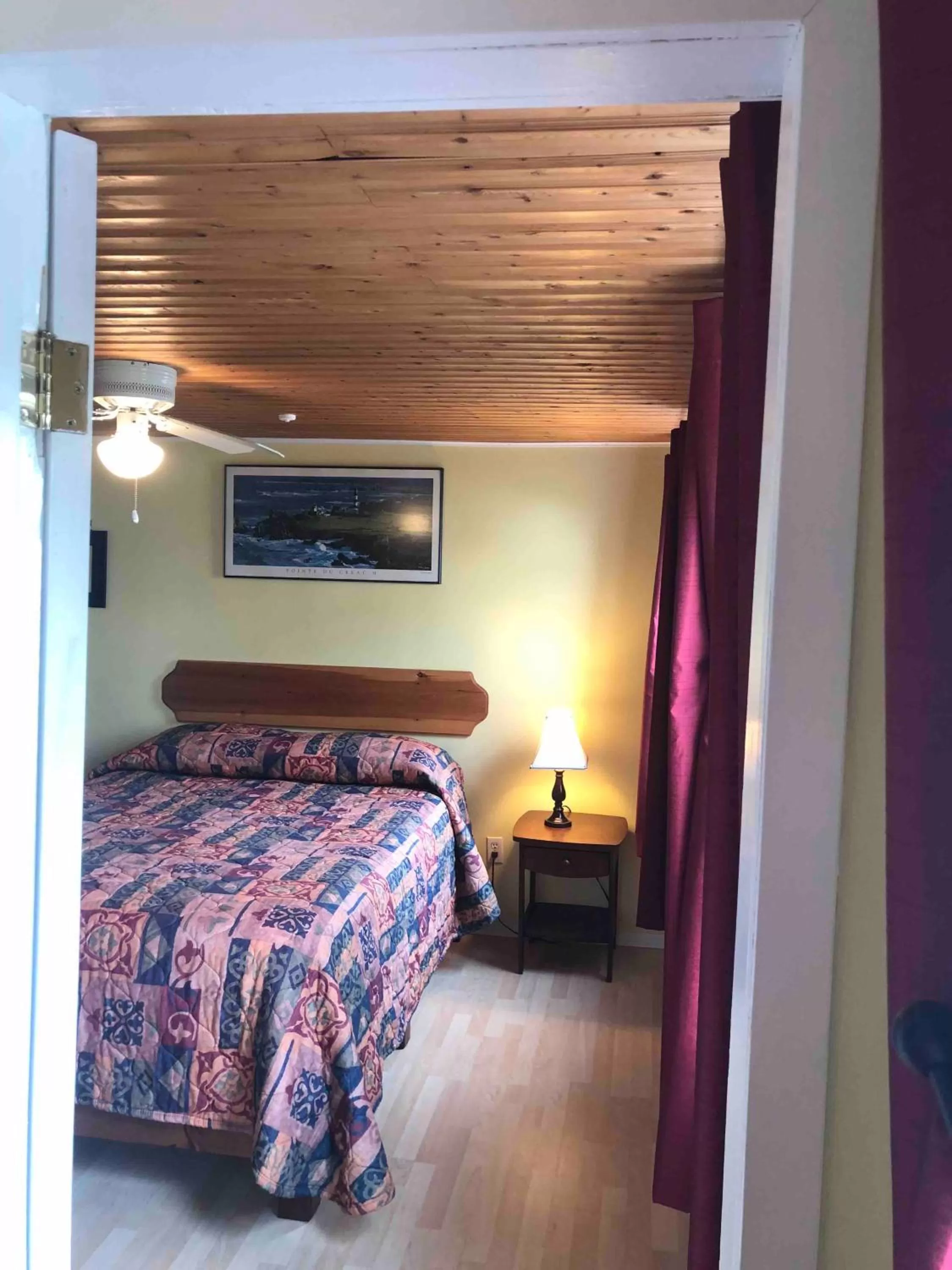 Lakelawn B&B and Motel