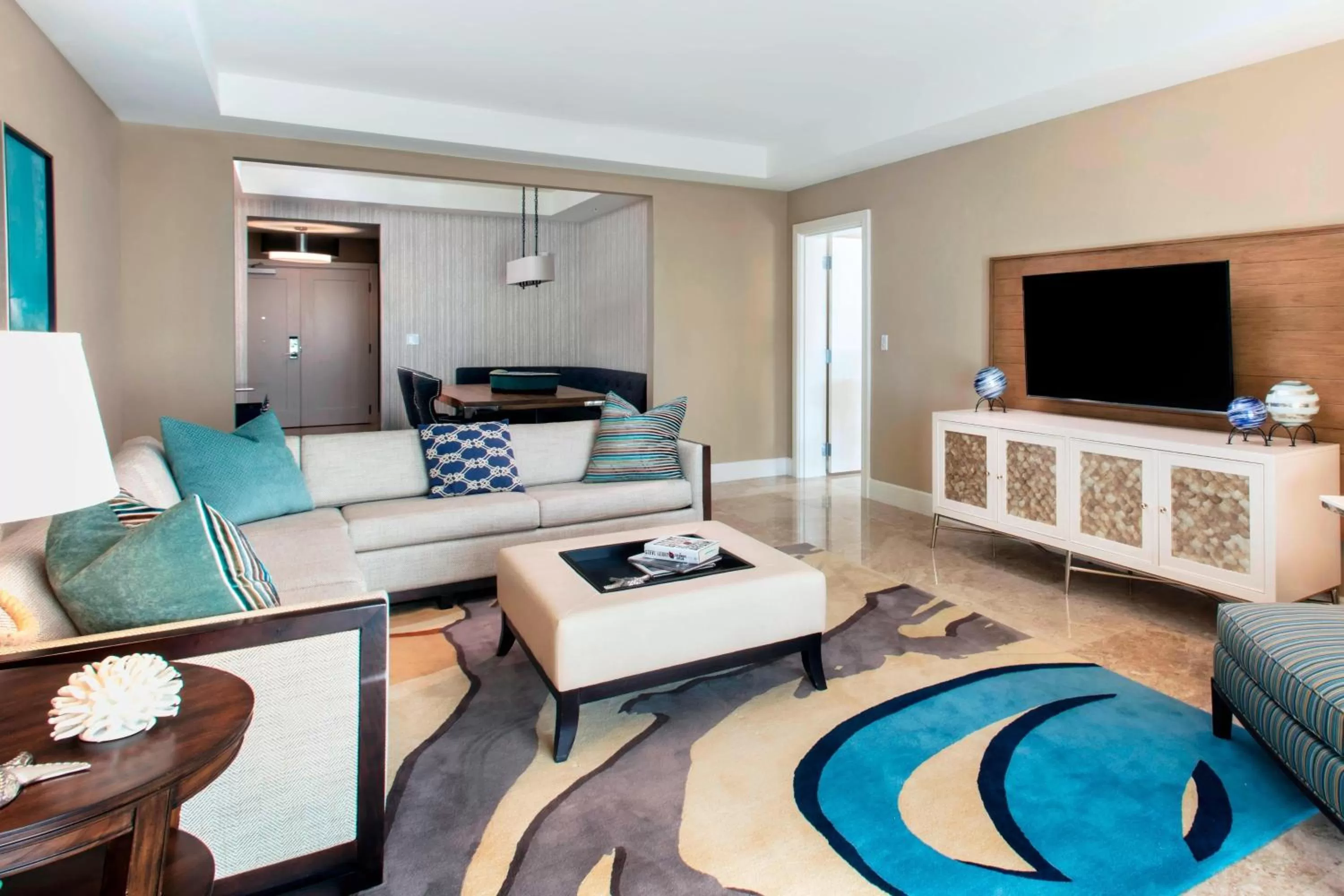 Living room in Playa Largo Resort & Spa, Autograph Collection