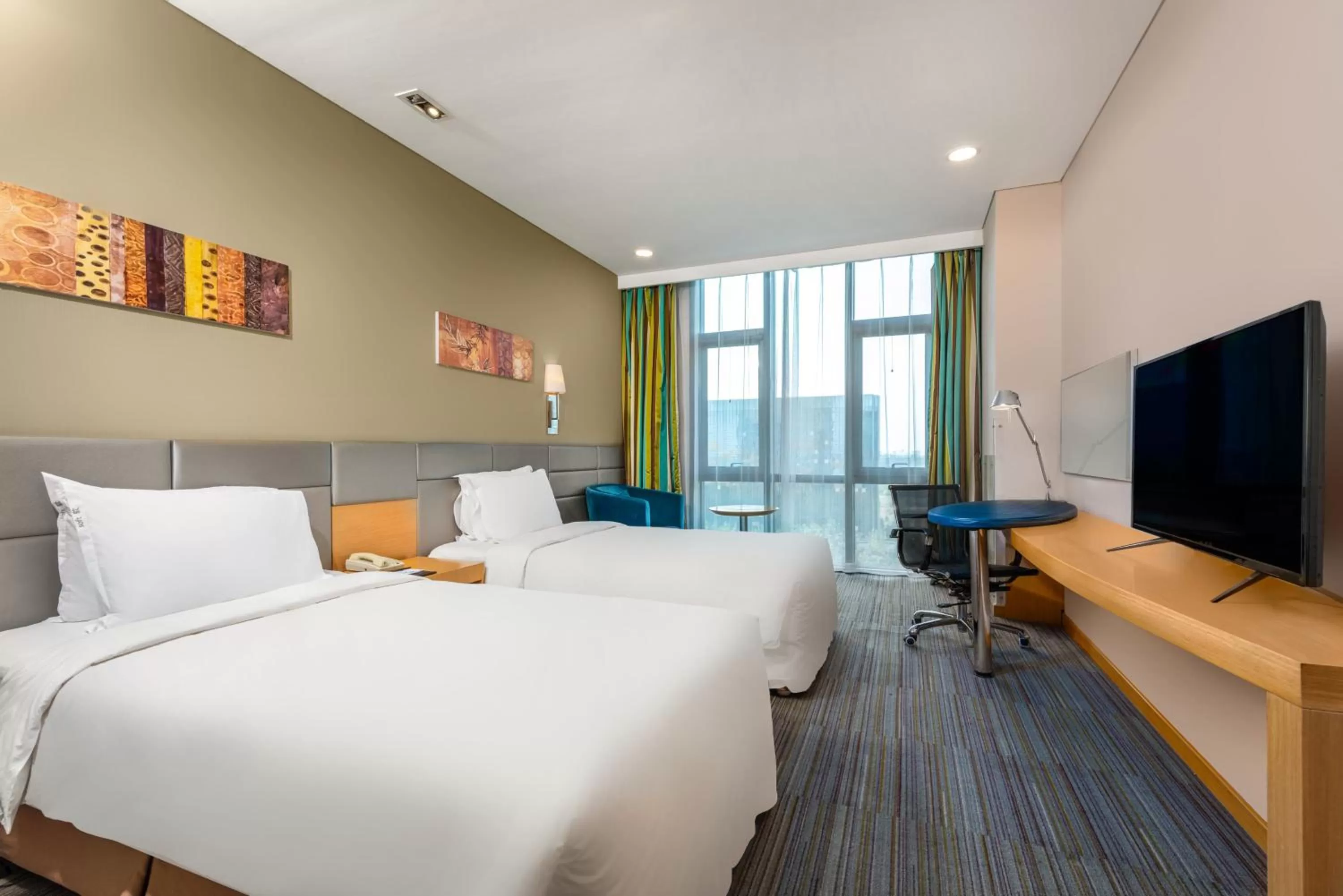 Photo of the whole room, Bed in Holiday Inn Express Beijing Yizhuang by IHG