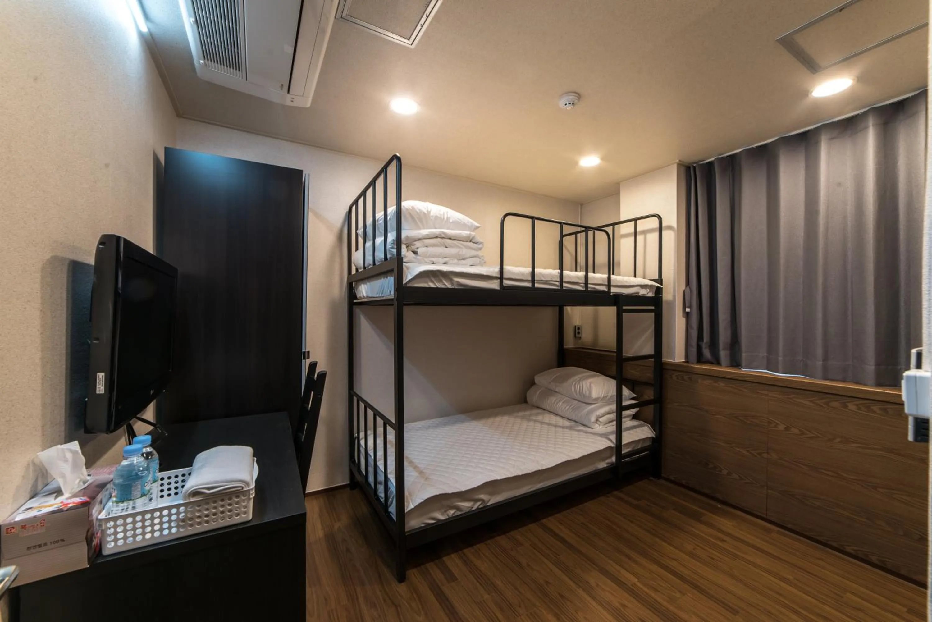 Photo of the whole room, Bed in Soosong Guesthouse Gwanghwamun Myeongdon g