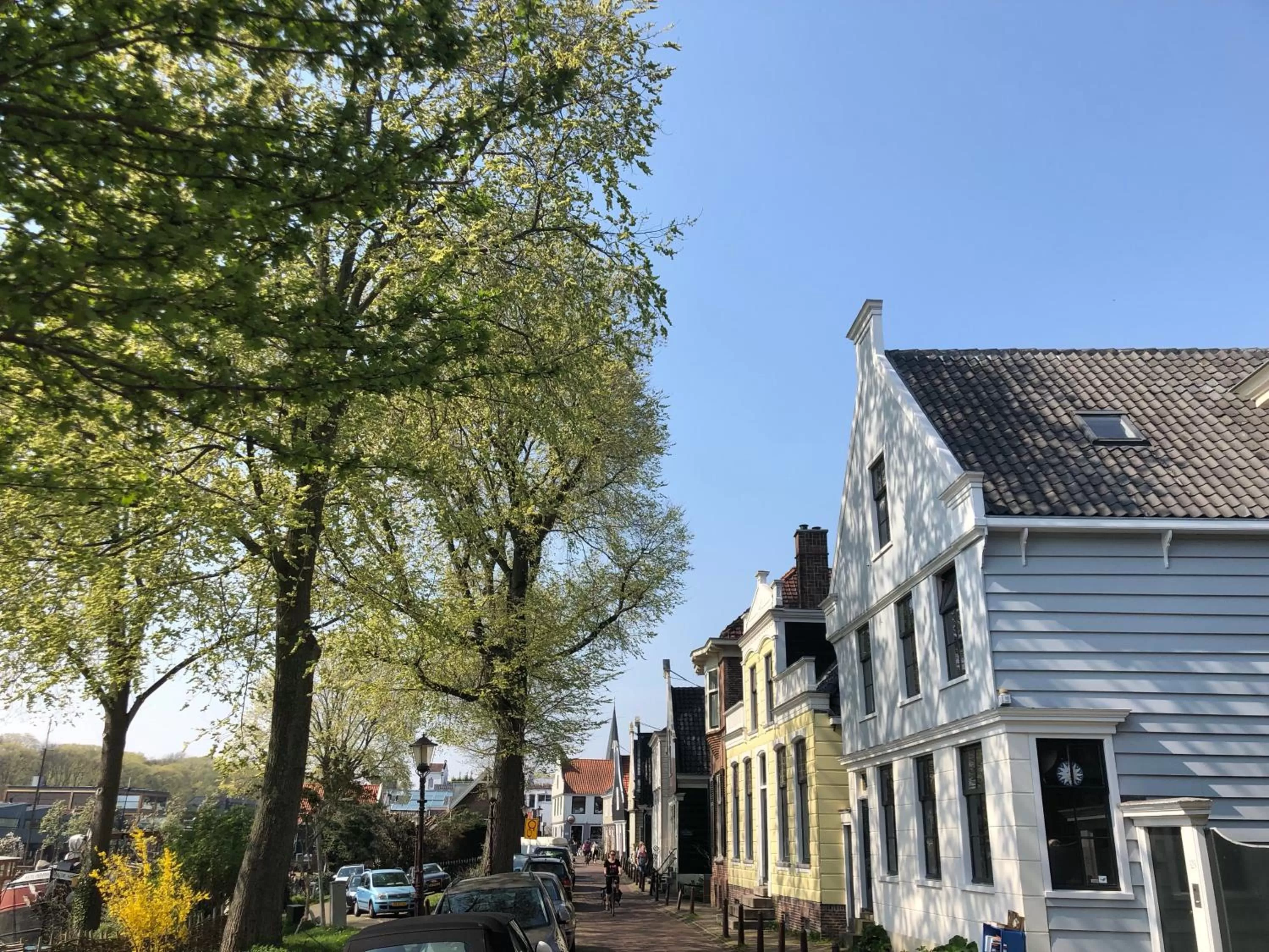 Private Studio - FREE PARKING