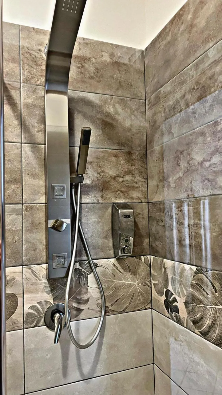 Shower in In the Center Guesthouse