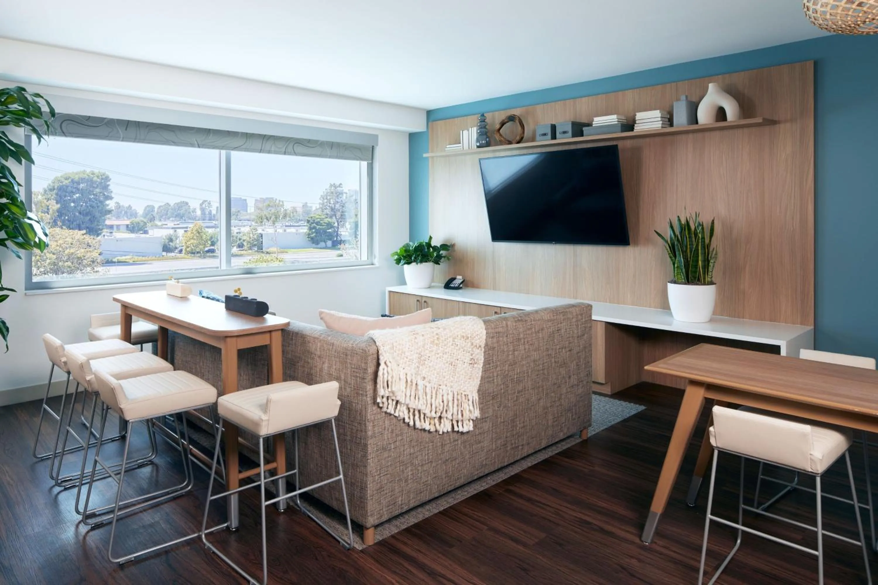 Photo of the whole room in Element Irvine