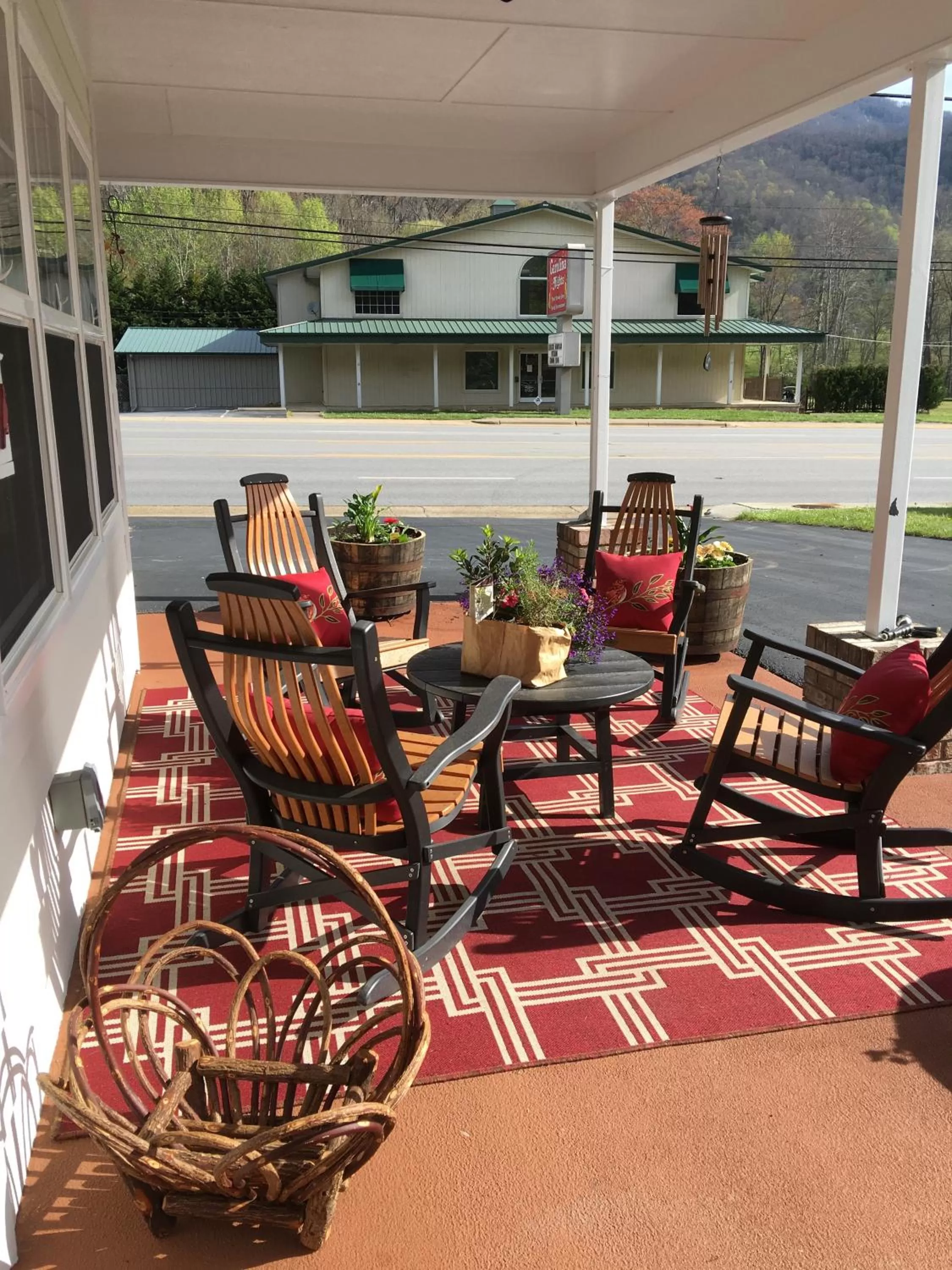 Patio in Cardinal Inn