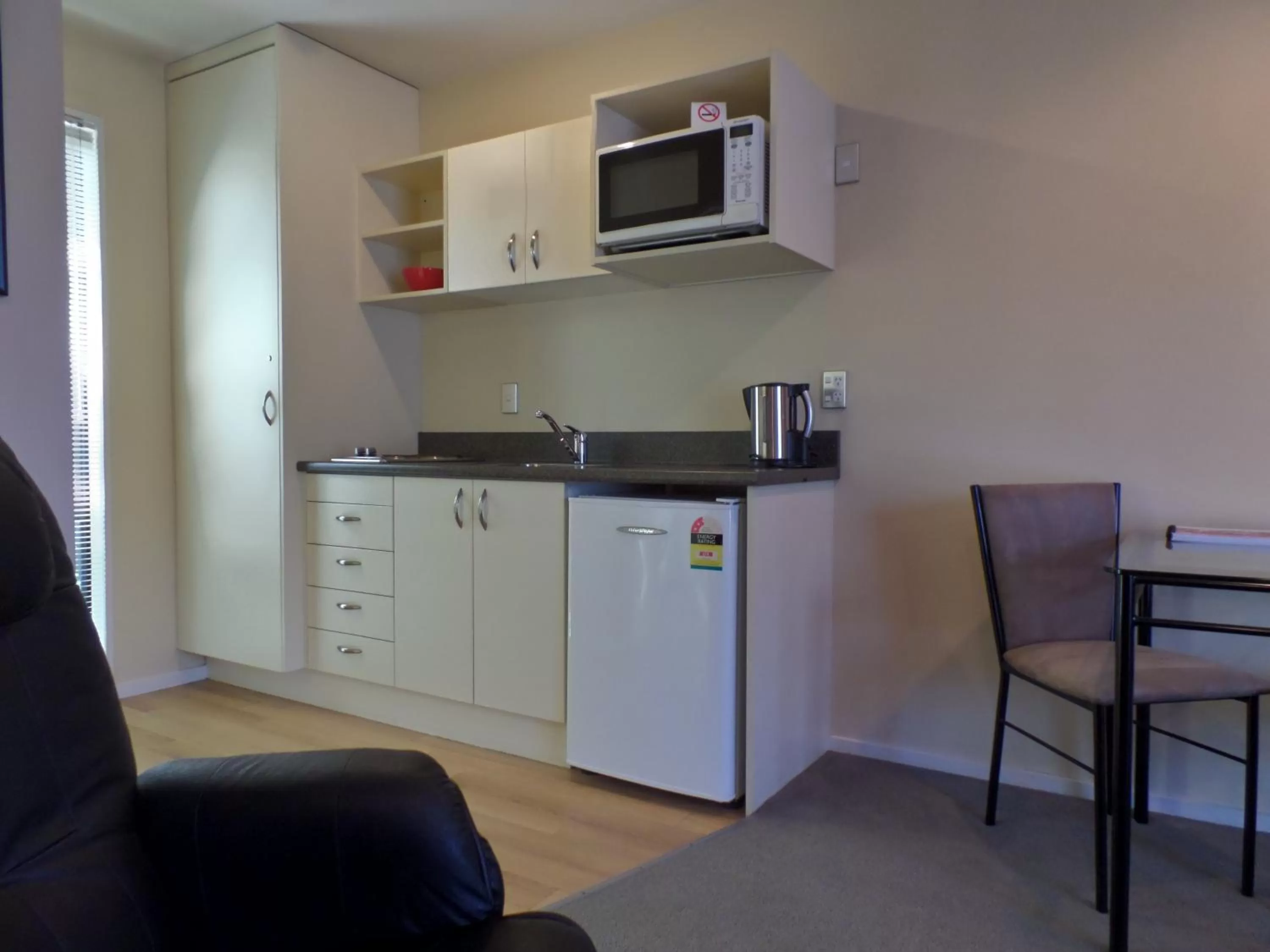 Kitchen or kitchenette in Abbella Lodge Motel