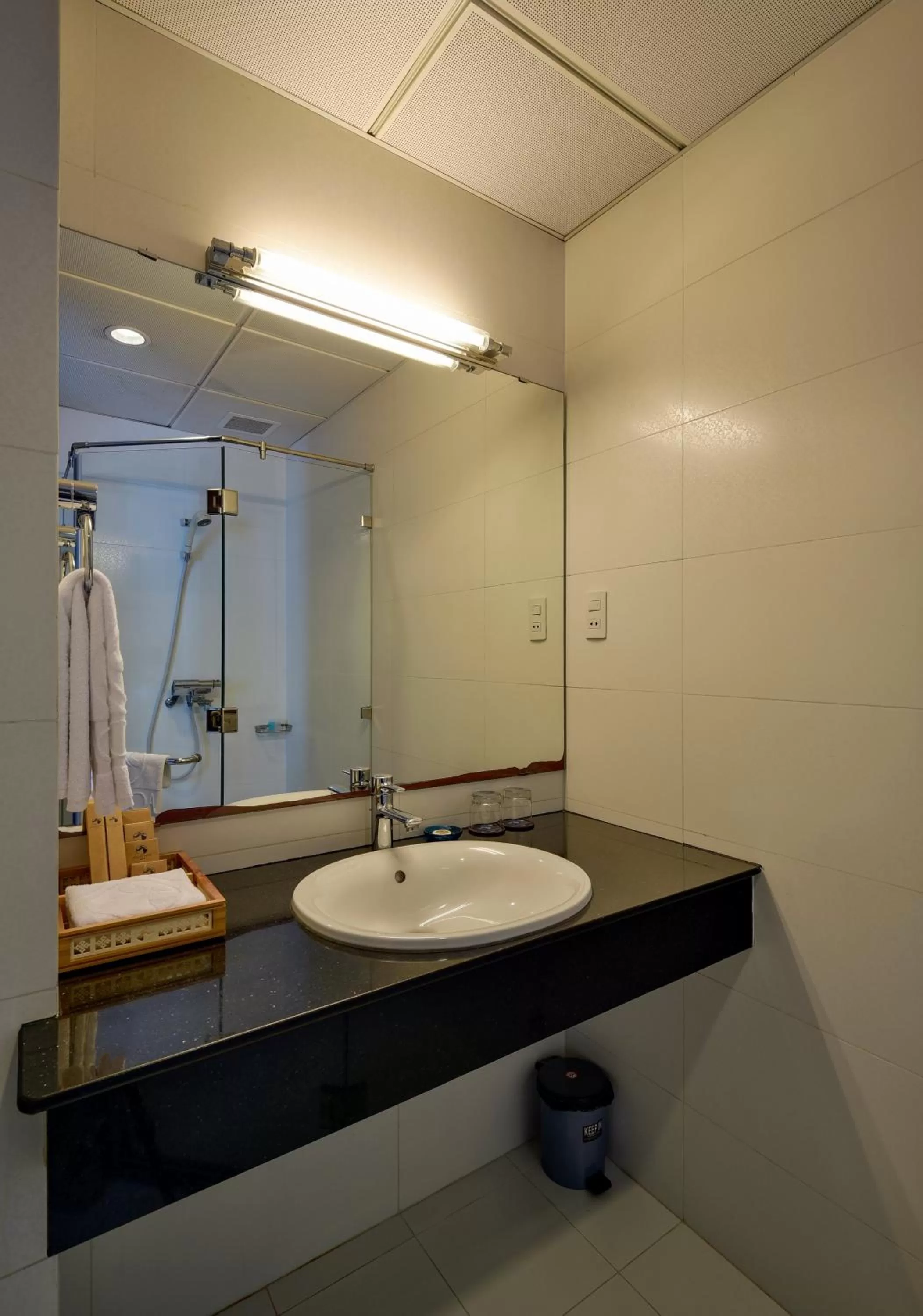 Bathroom in Aquari Hotel