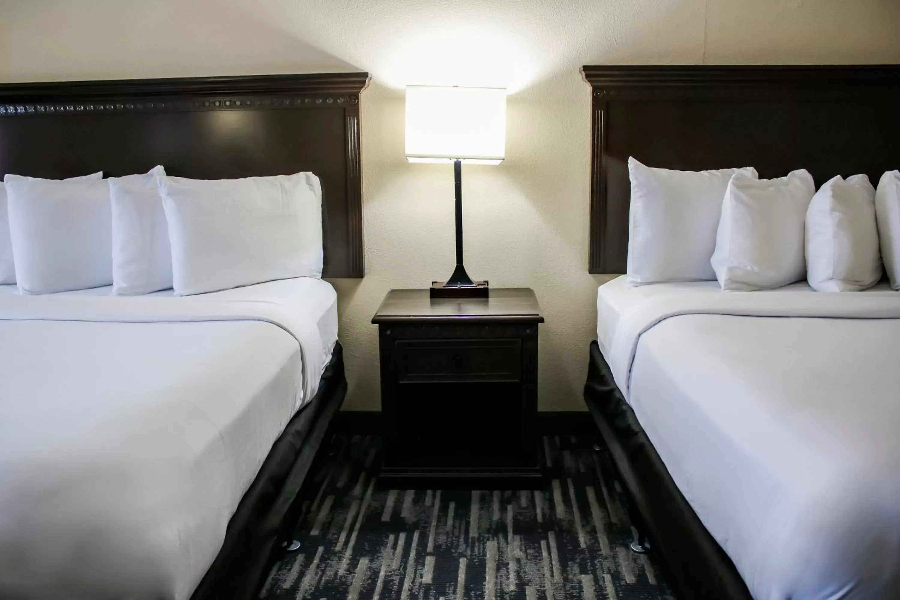 Queen Room with Two Queen Beds - Non-Smoking in Country Inn & Suites by Radisson, Richmond West at I-64, VA Queen Room with Two Queen Beds - Non-Smoking in Country Inn & Suites by Radisson, Richmond West at I-64, VA