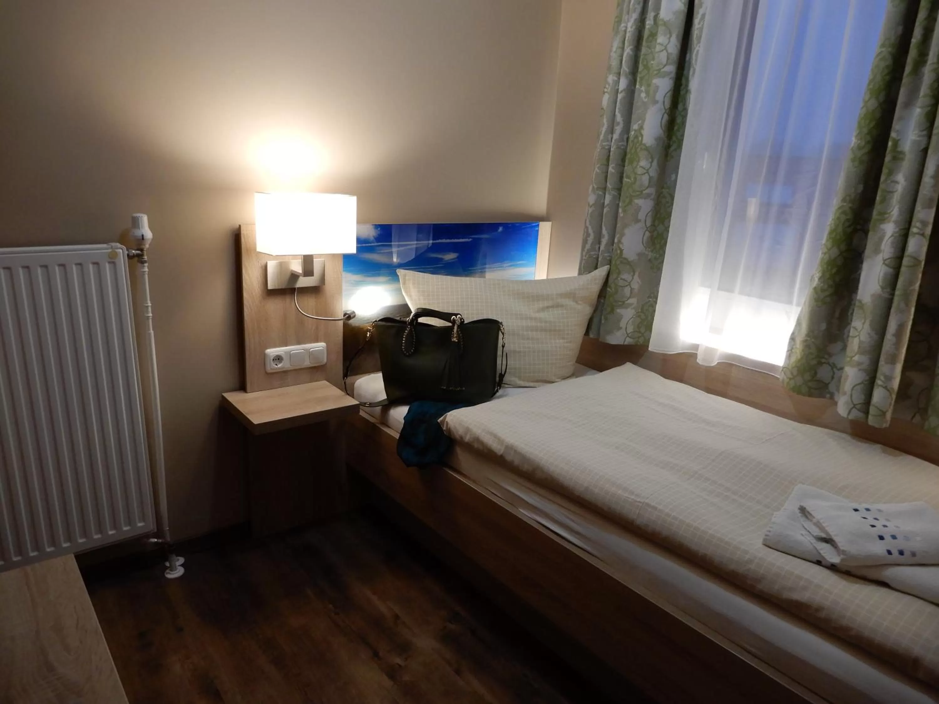 Photo of the whole room, Bed in Hotel Pension Am Hafen