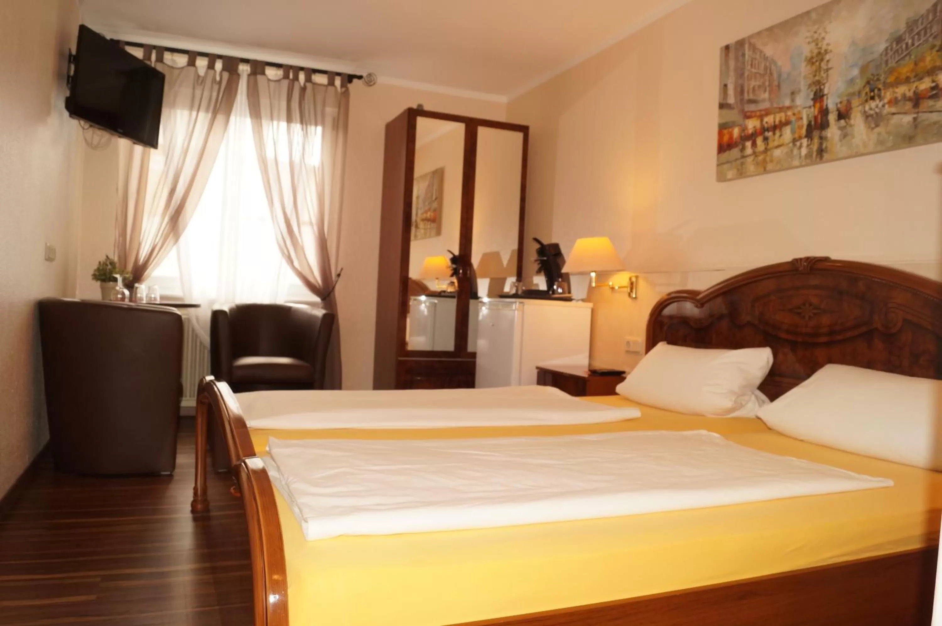 Photo of the whole room, Bed in Hotel Boos