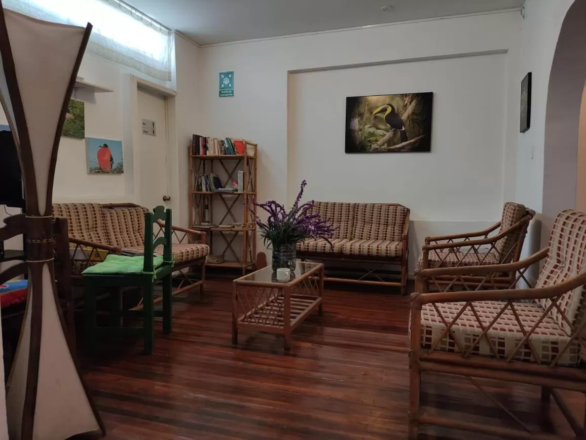 Communal lounge/ TV room, Seating Area in Bird Garden Guest House