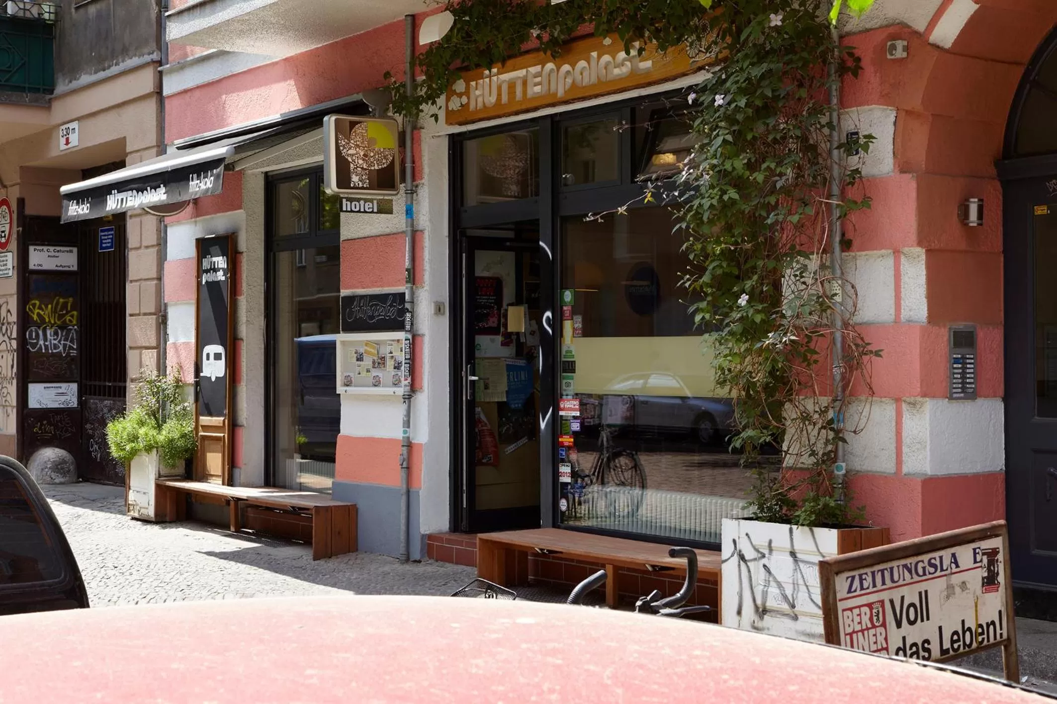 Property building in Hüttenpalast