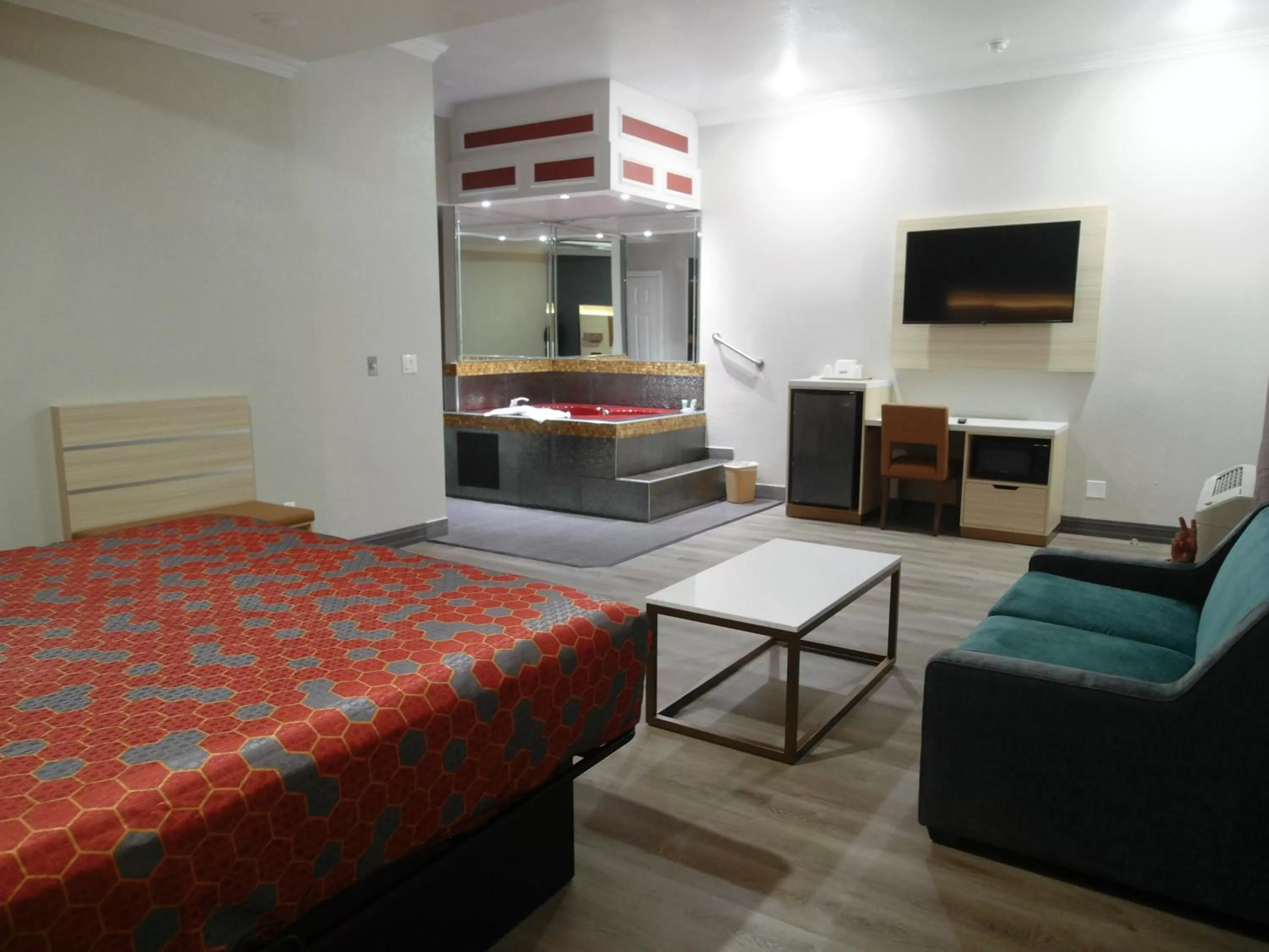 Bed in Americas Best Value Inn-Rialto