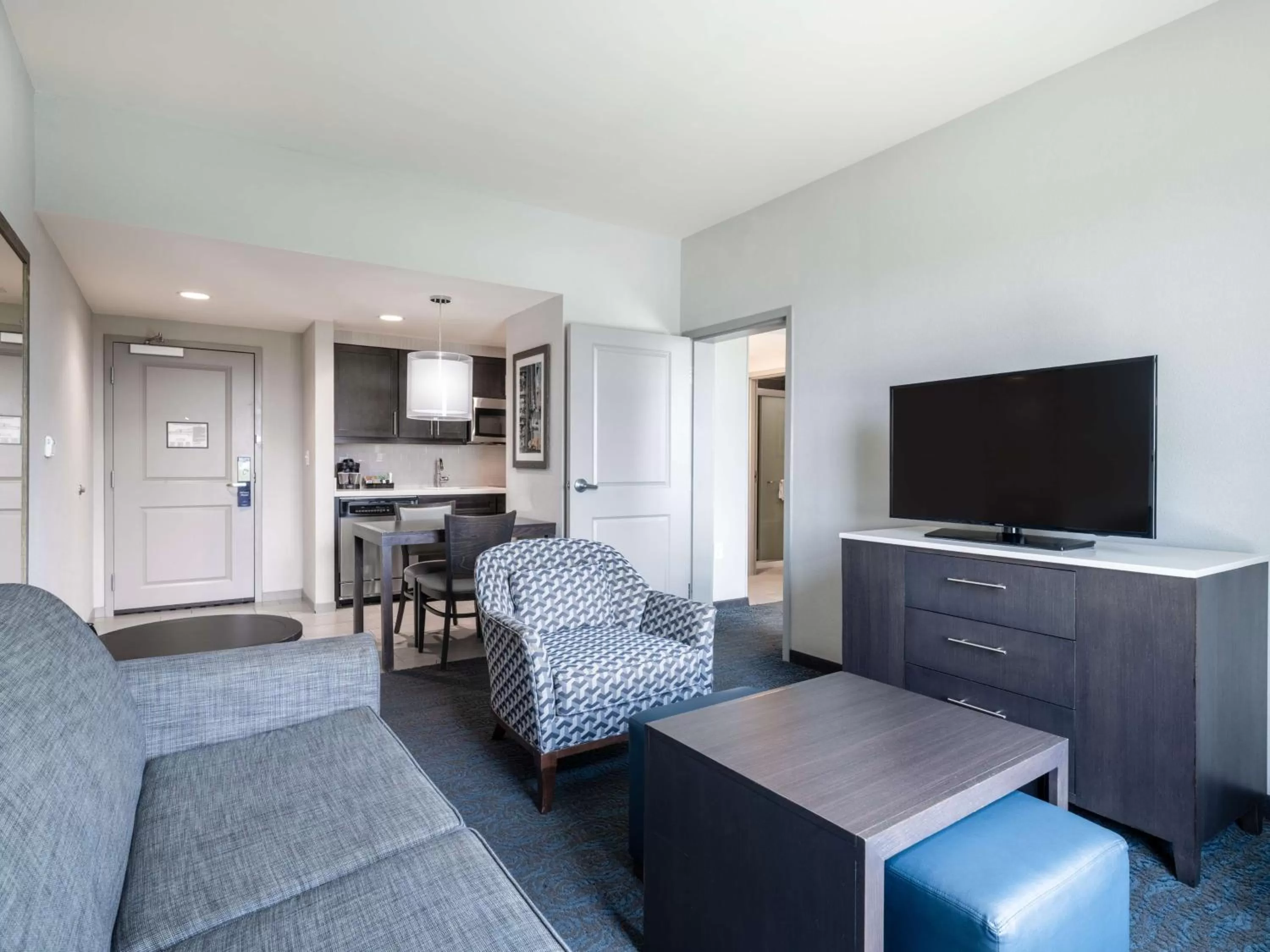 Living room in Homewood Suites By Hilton North Charleston