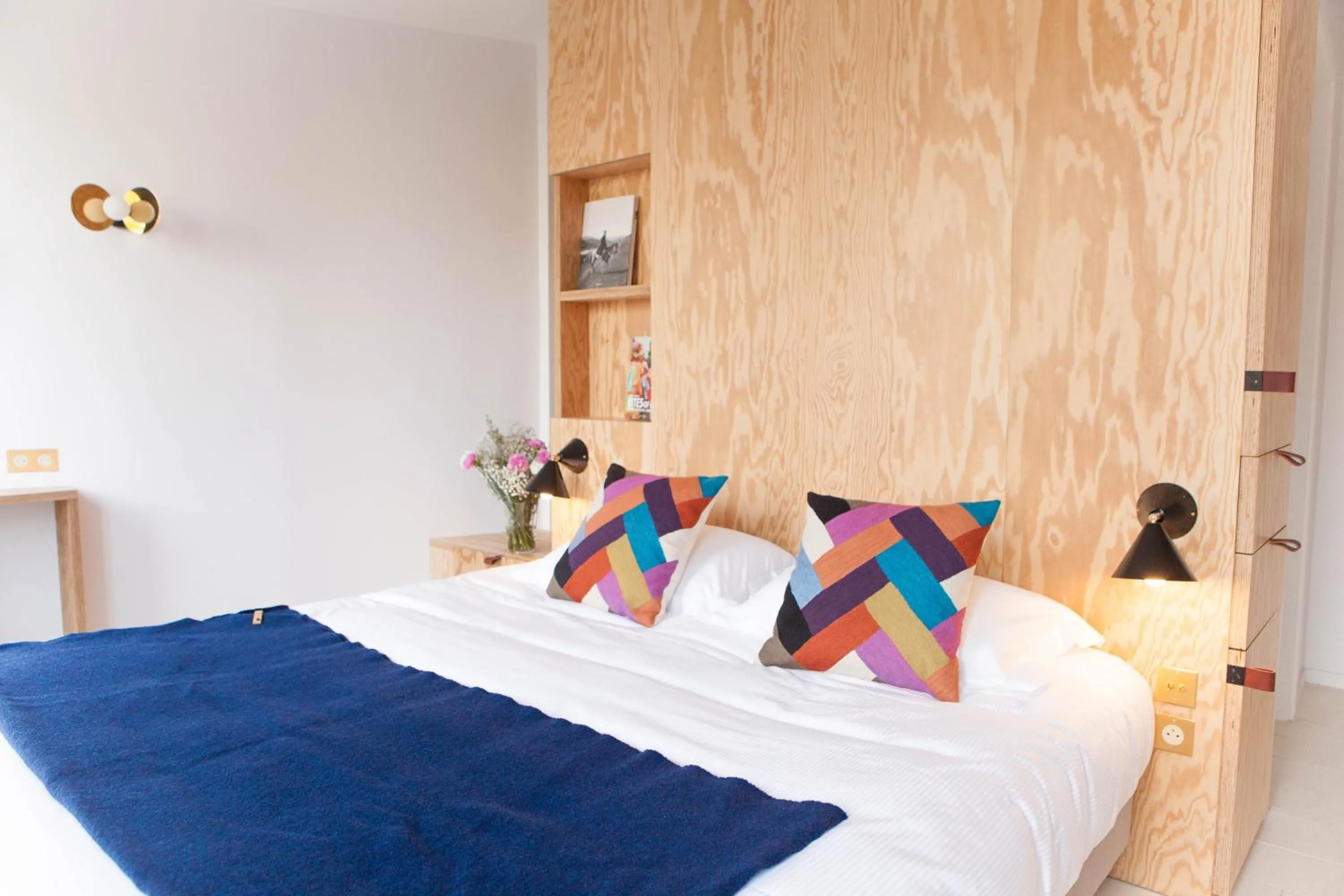 Photo of the whole room, Bed in Hôtel Montholon