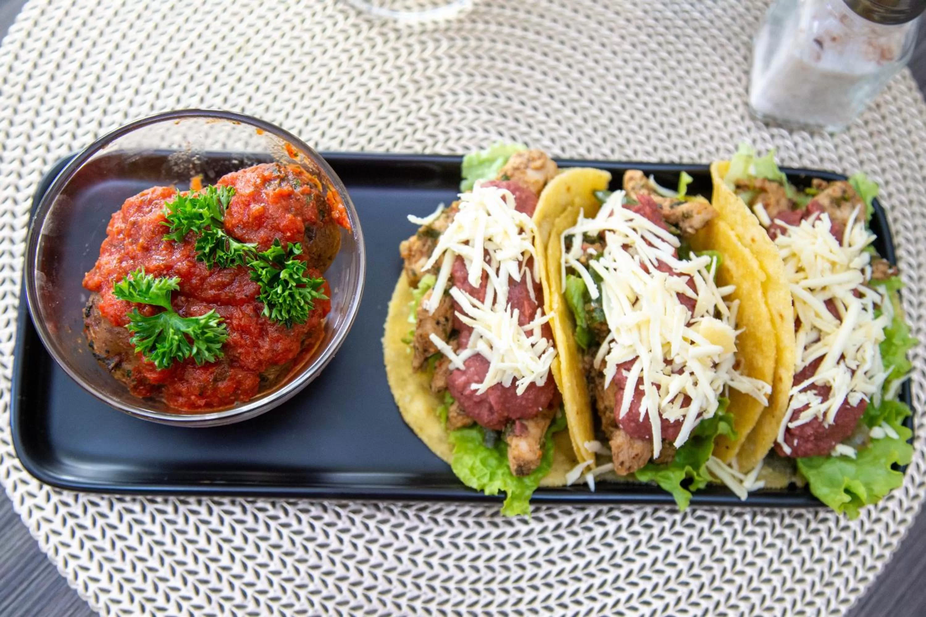 Restaurant/places to eat in Hotel La Villette