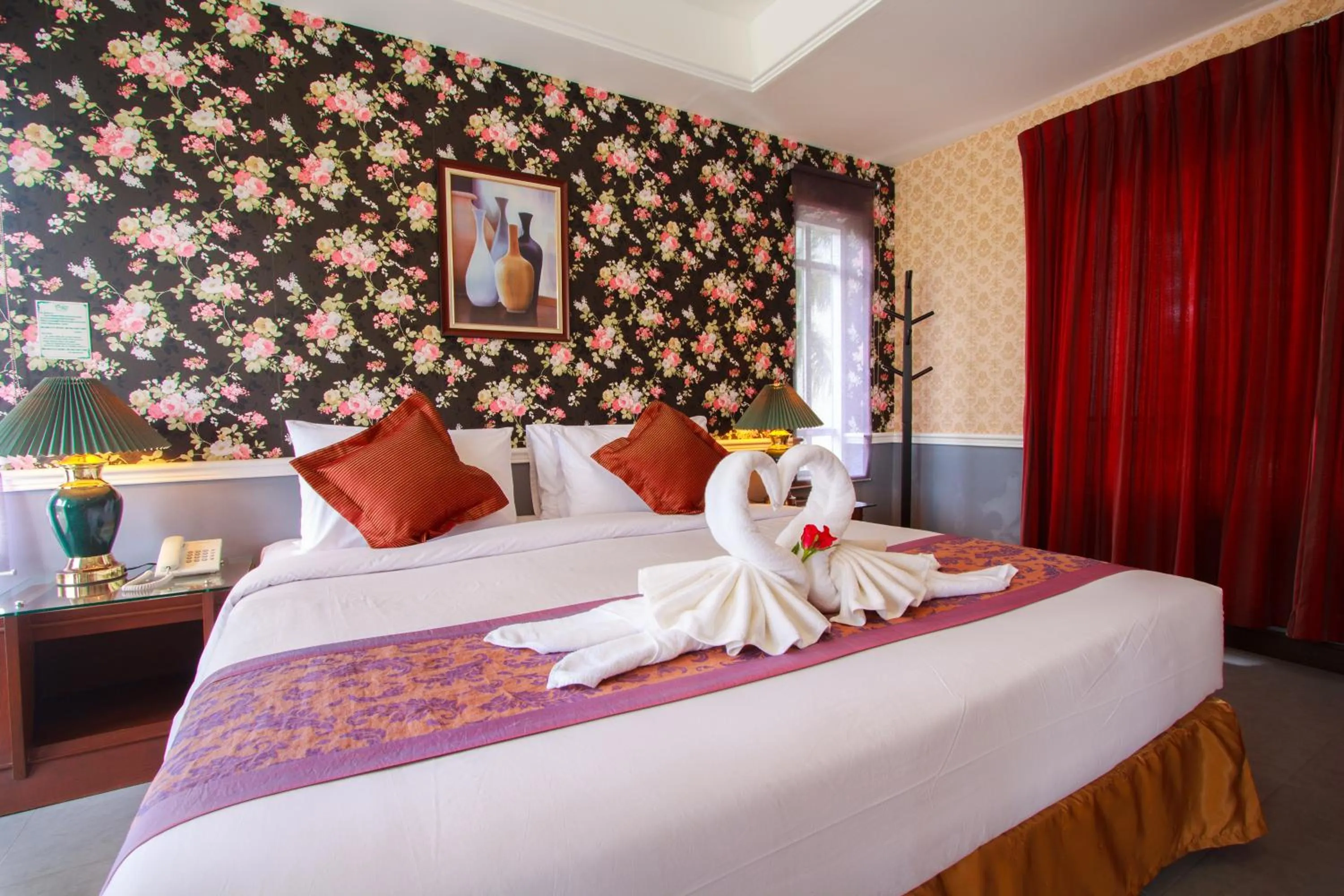 Decorative detail, Bed in Brookside Valley Resort