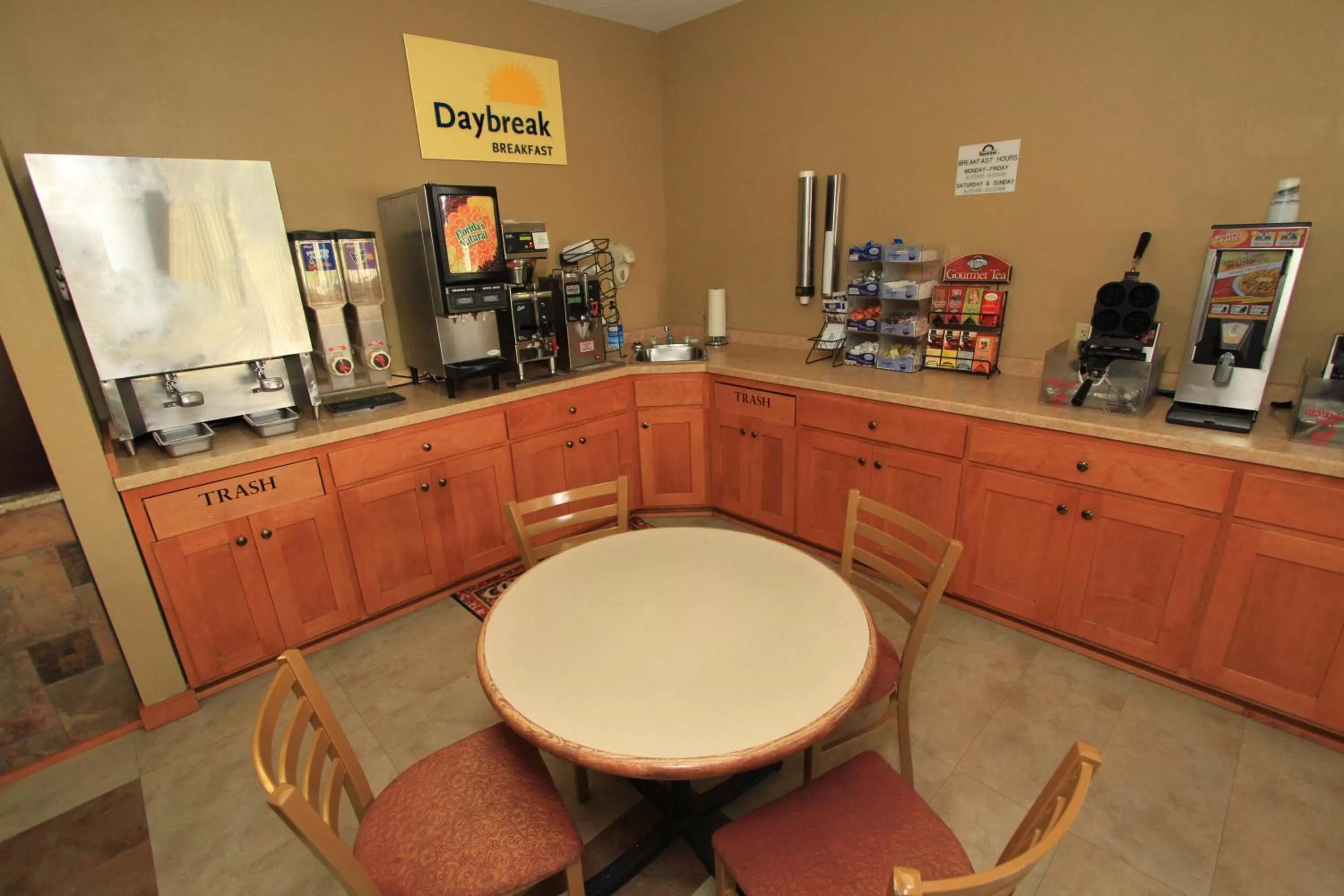 Coffee/tea facilities in Days Inn by Wyndham Columbia Mall