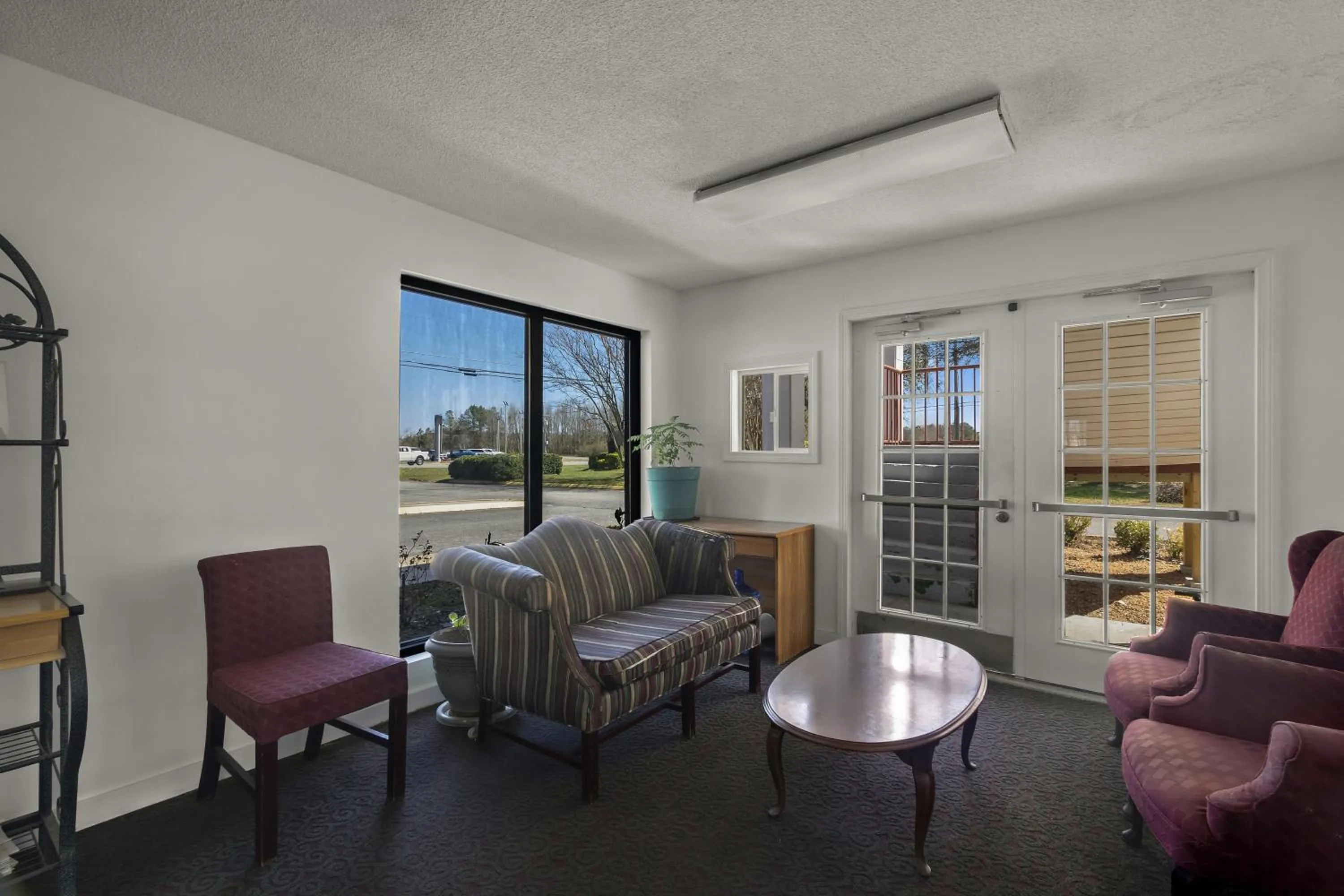 Seating area in Americas Best Value Inn Edenton