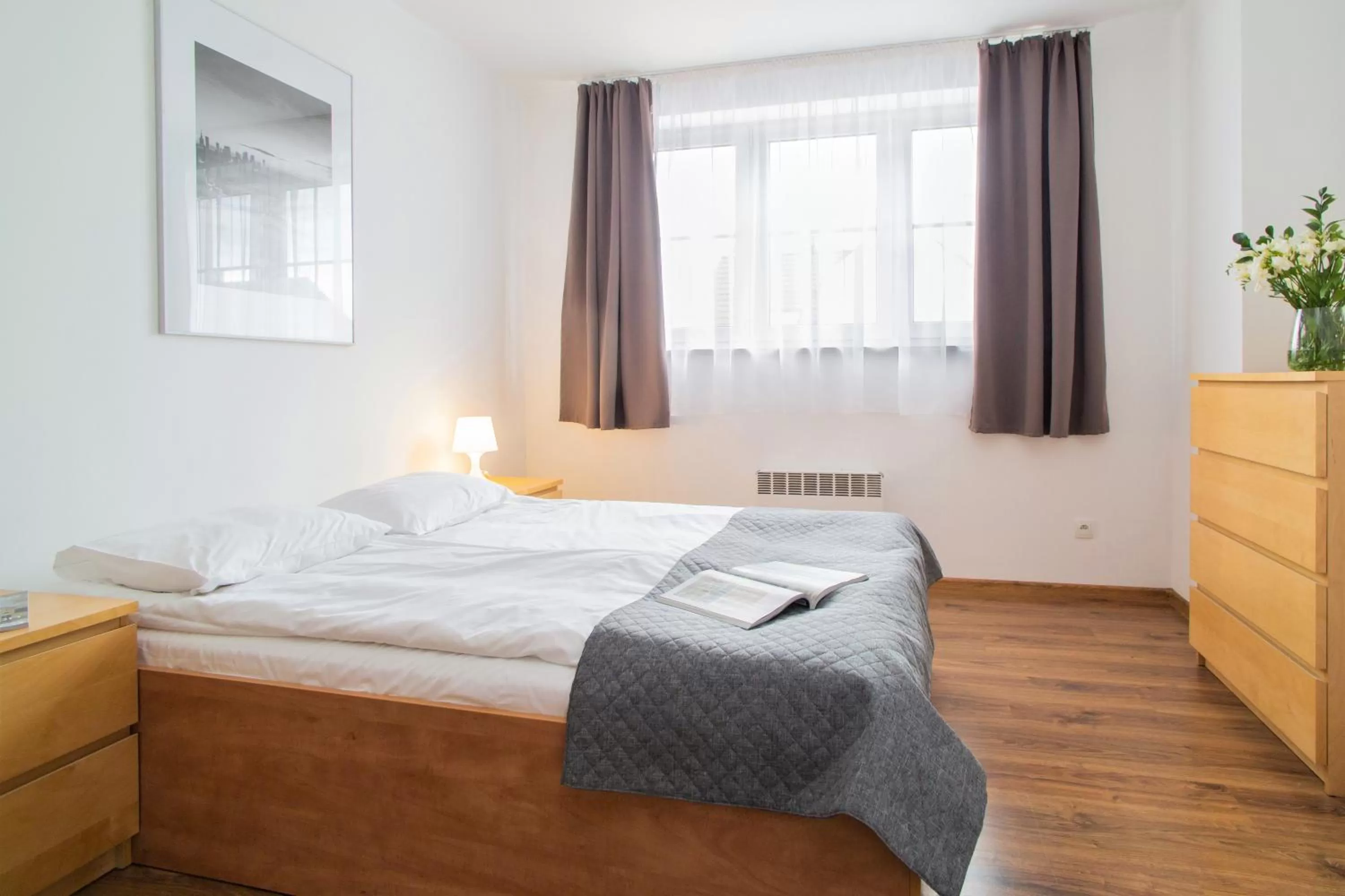 Bedroom, Bed in Warsaw Apartments - Apartamenty Wilanów