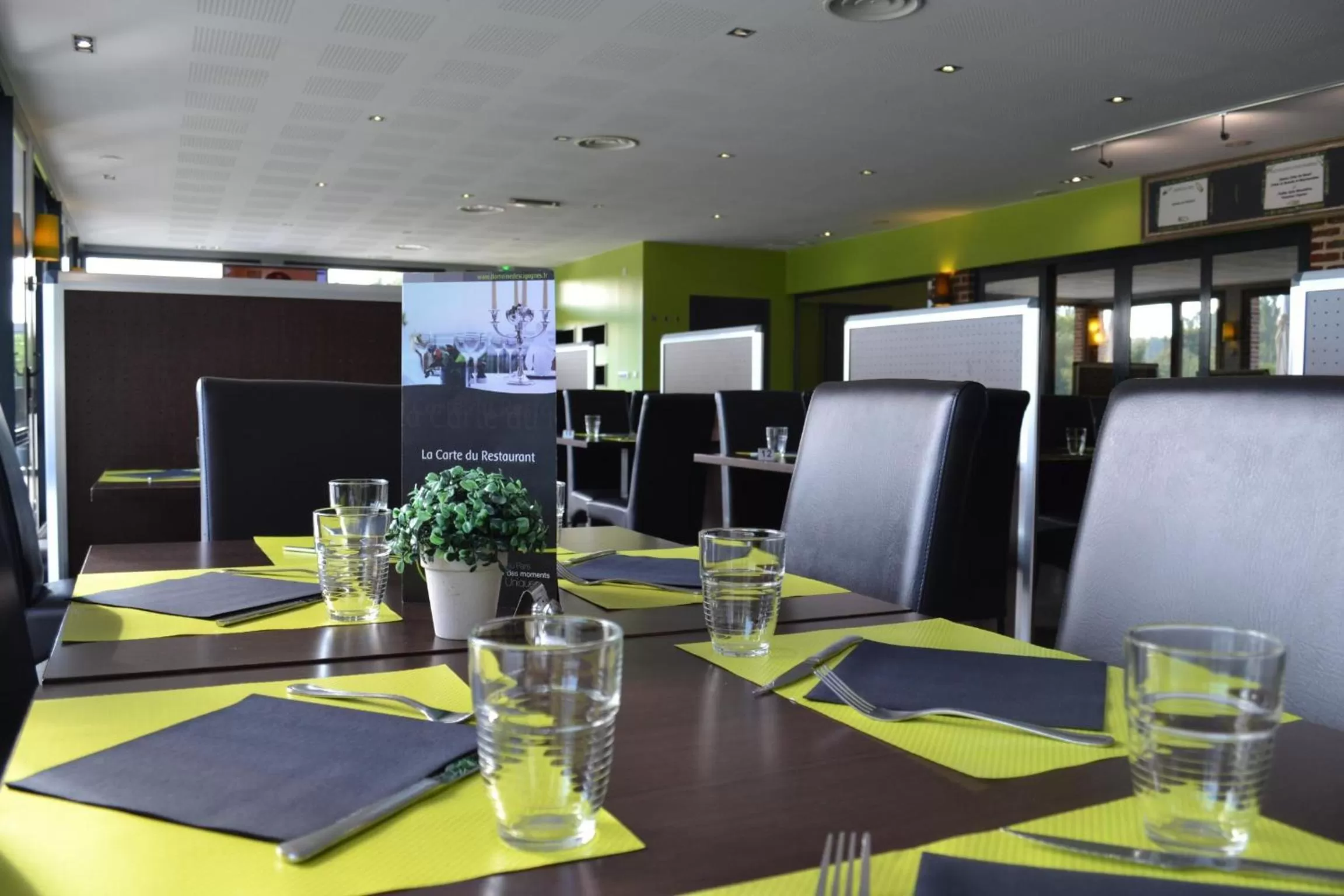 Restaurant/places to eat in Le Domaine des Cigognes