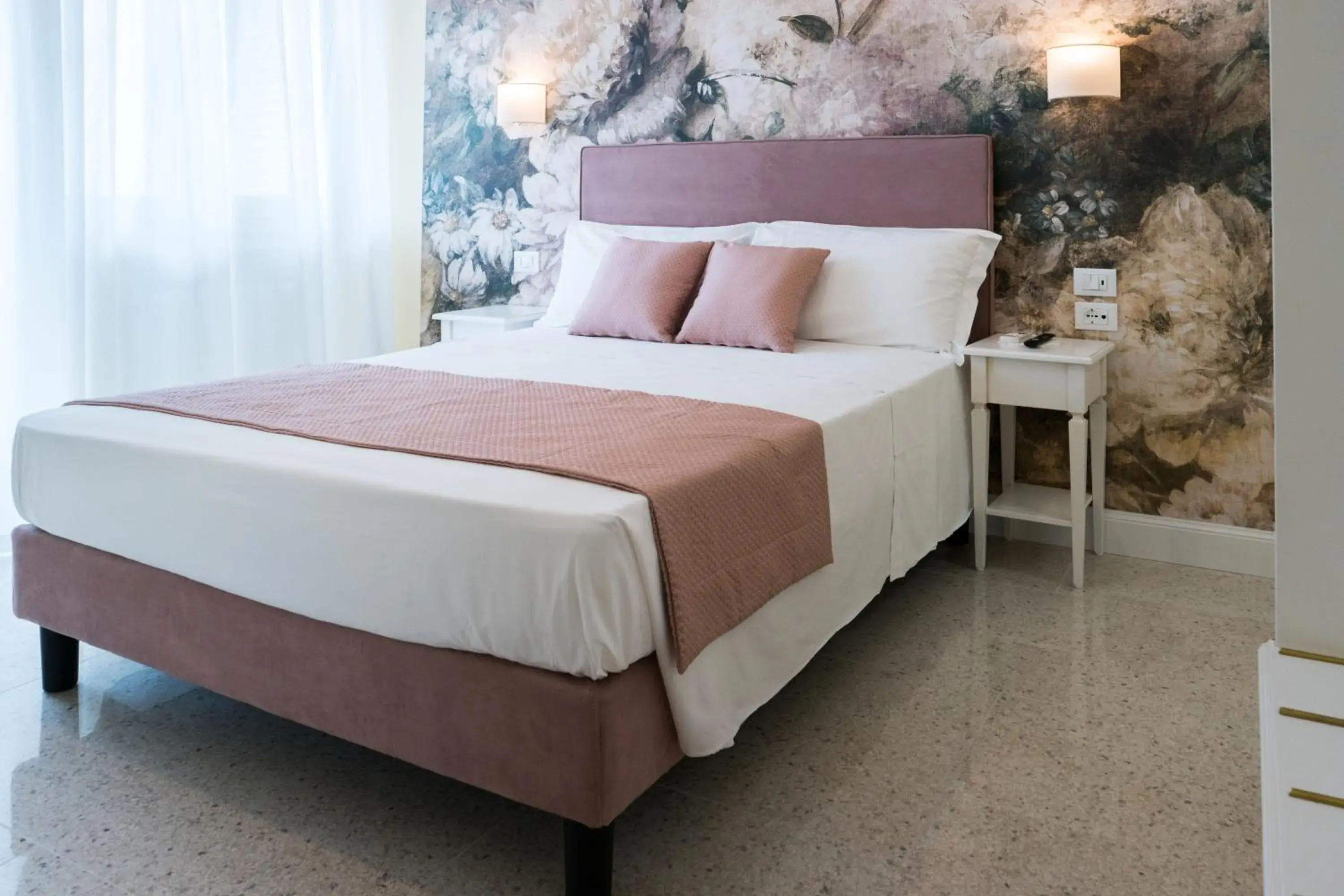 Deluxe Double Room in Guest House Train Station Venice - Atika & Atif Deluxe Double Room in Guest House Train Station Venice - Atika & Atif