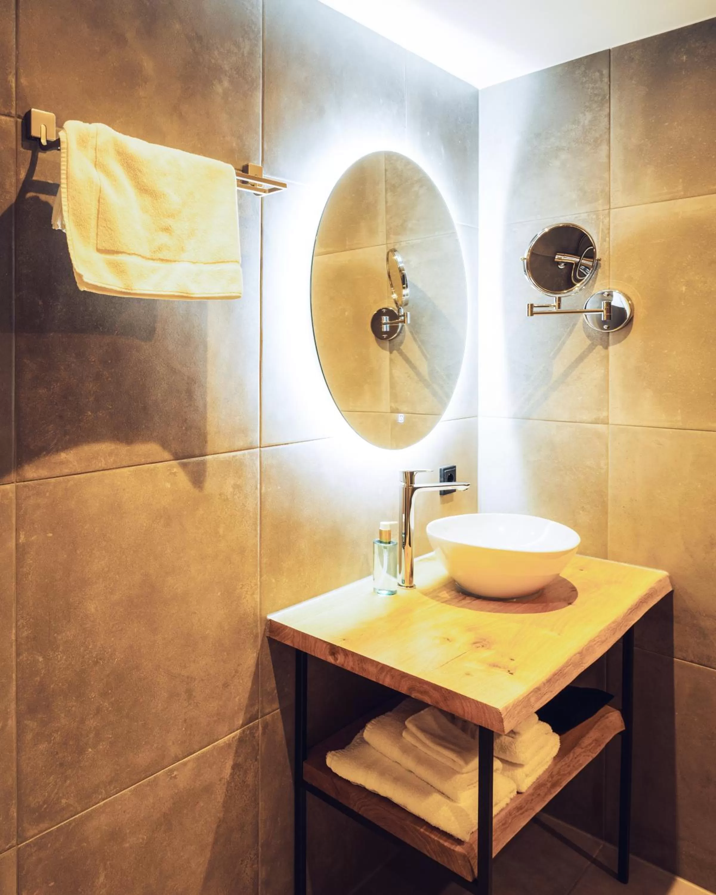 Bathroom in Oldschool Hotel