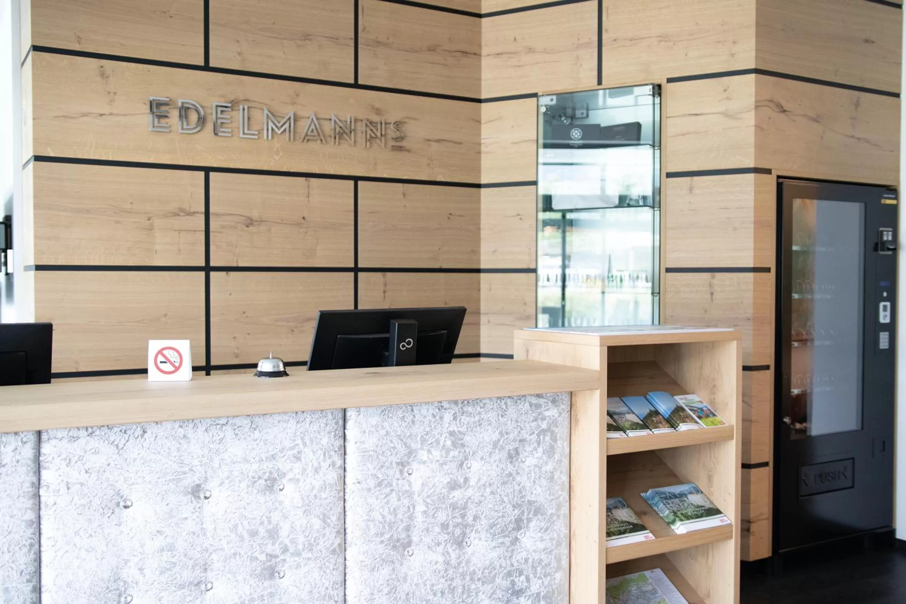 Lobby or reception in EDELMANNs Hotel