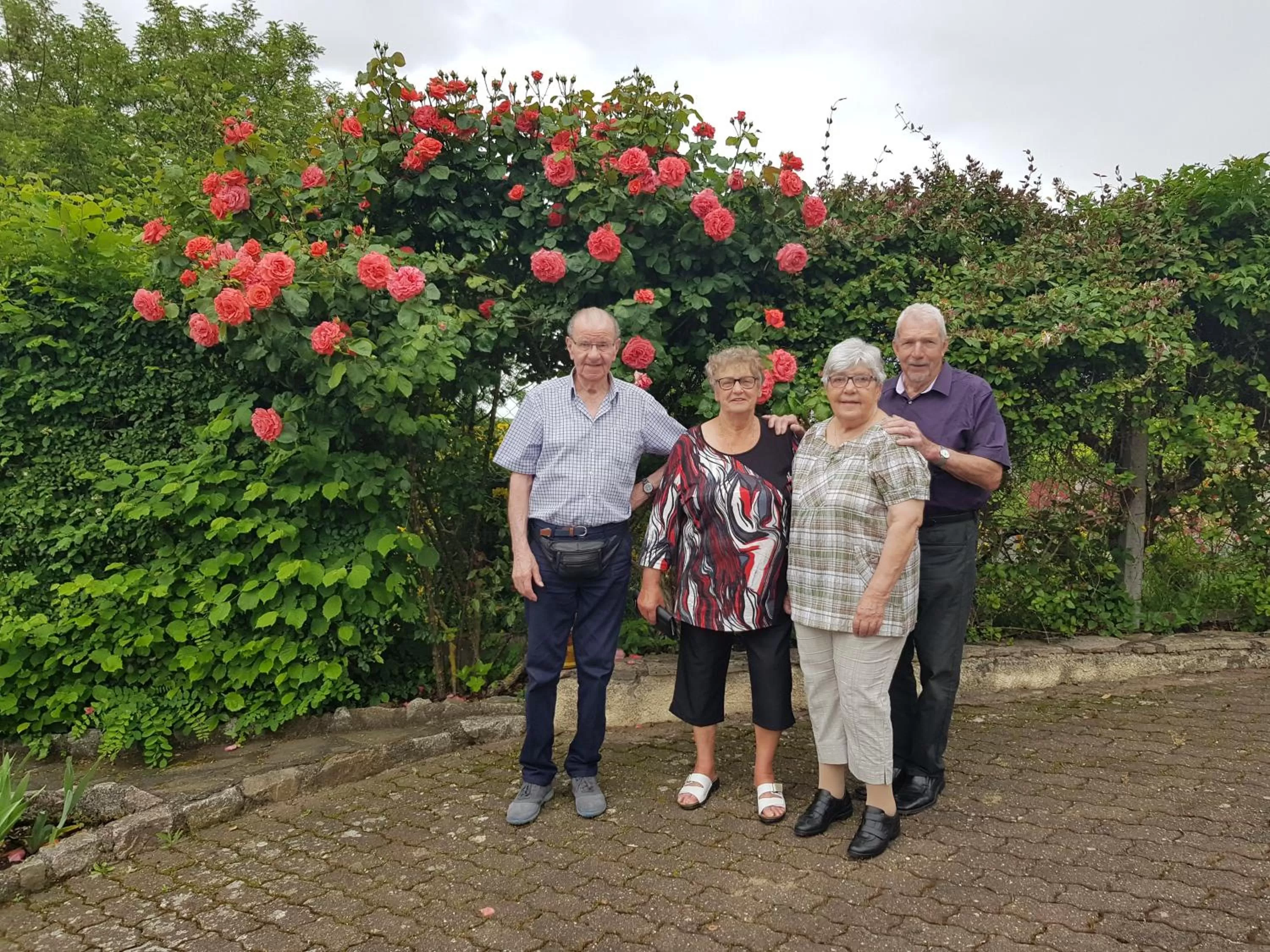 People in Hôtel-Logis La Coraline