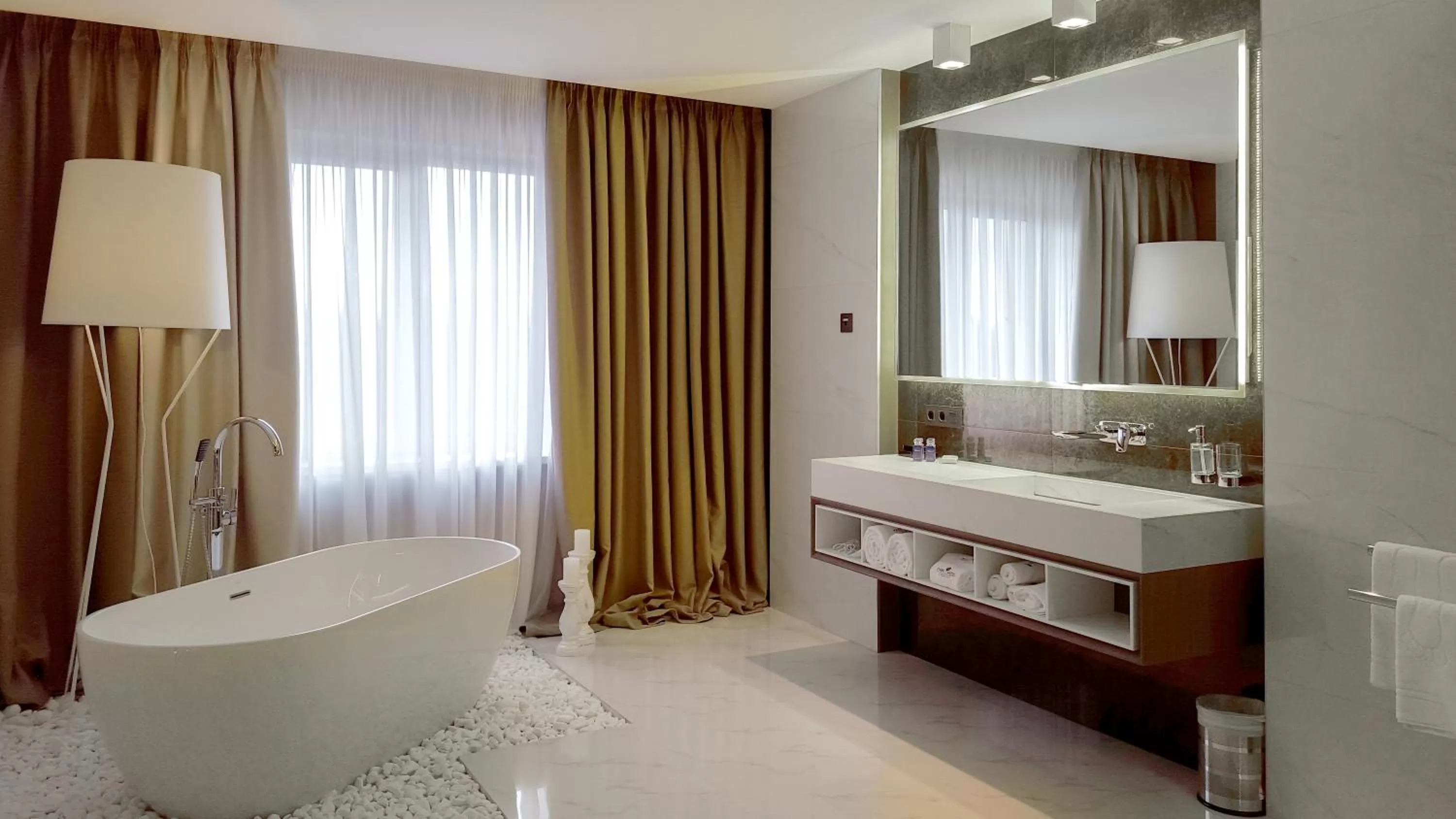 Shower in RiverSide- Hotel and MICE