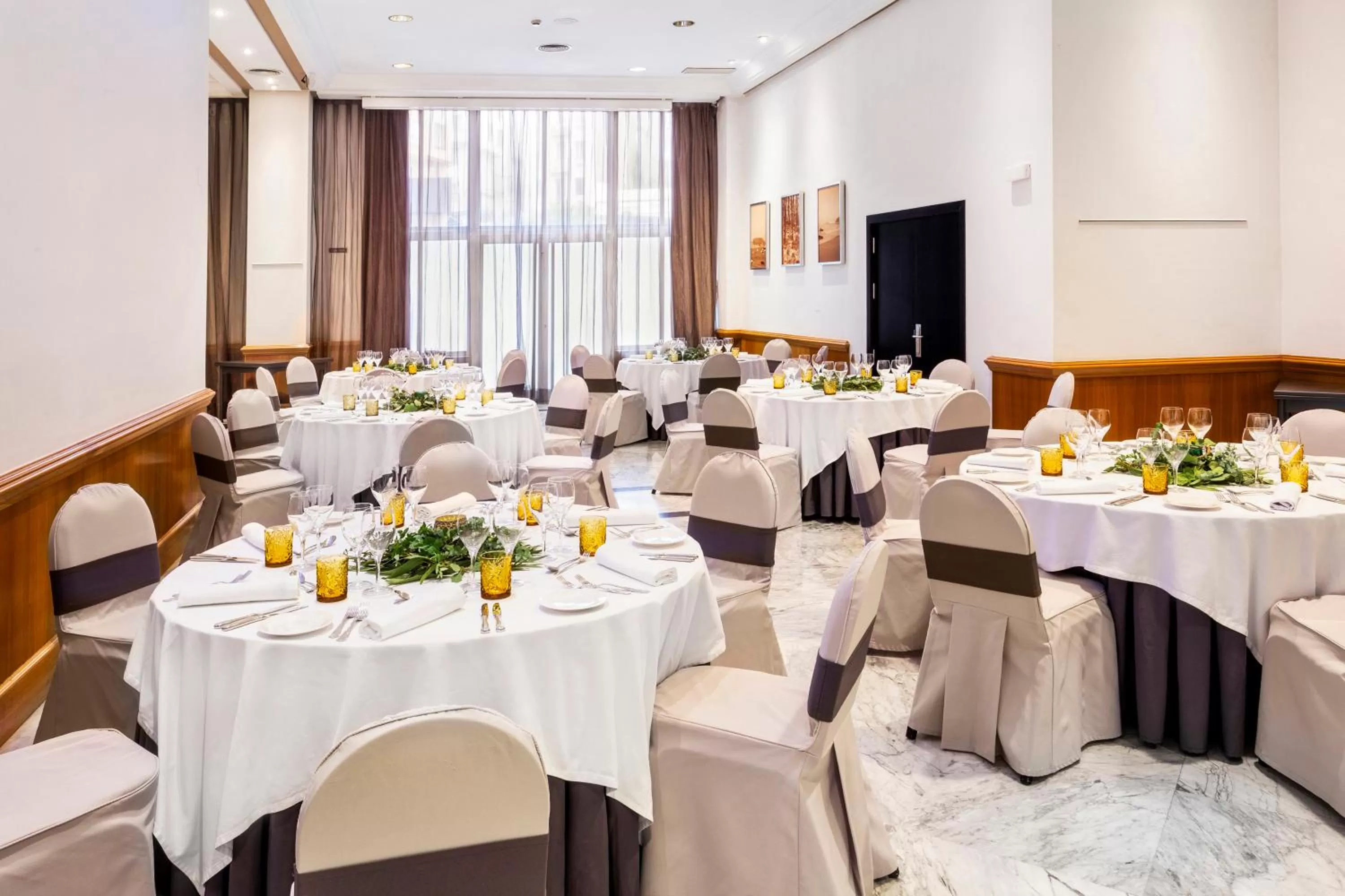 Restaurant/places to eat in Melia Maria Pita