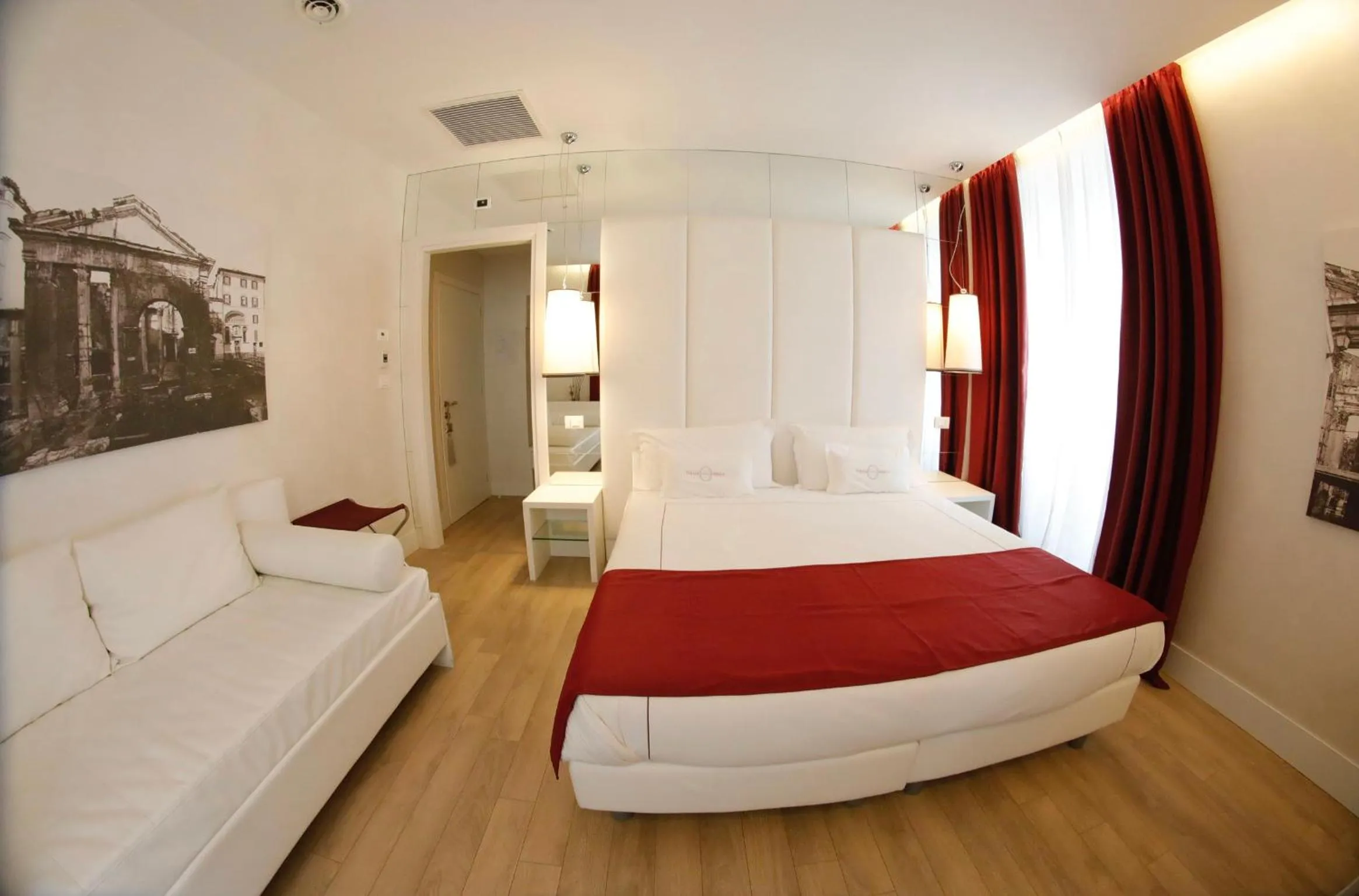 Photo of the whole room, Bed in Tullia&Prisca Relais