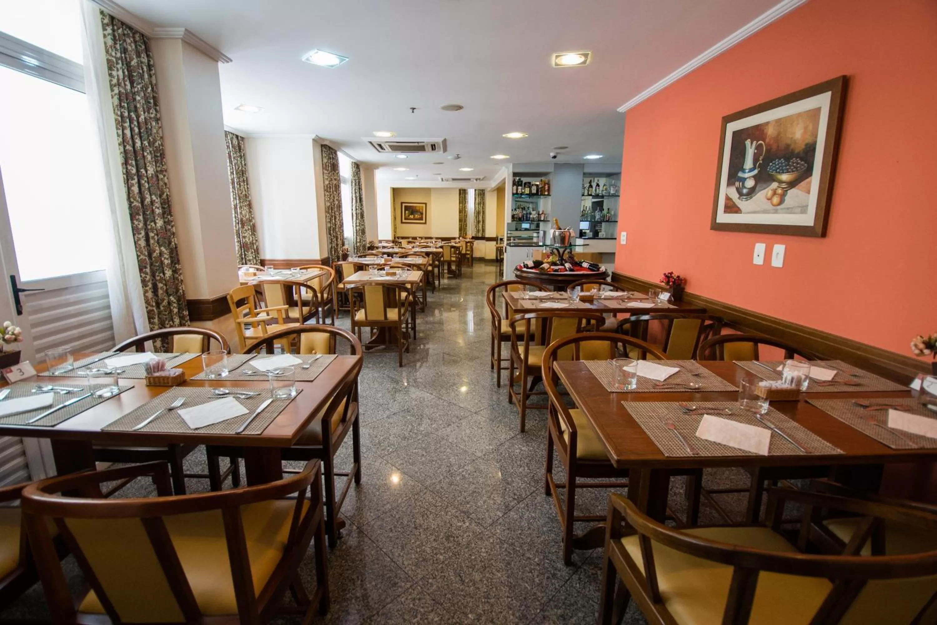 Restaurant/places to eat in Hotel OK