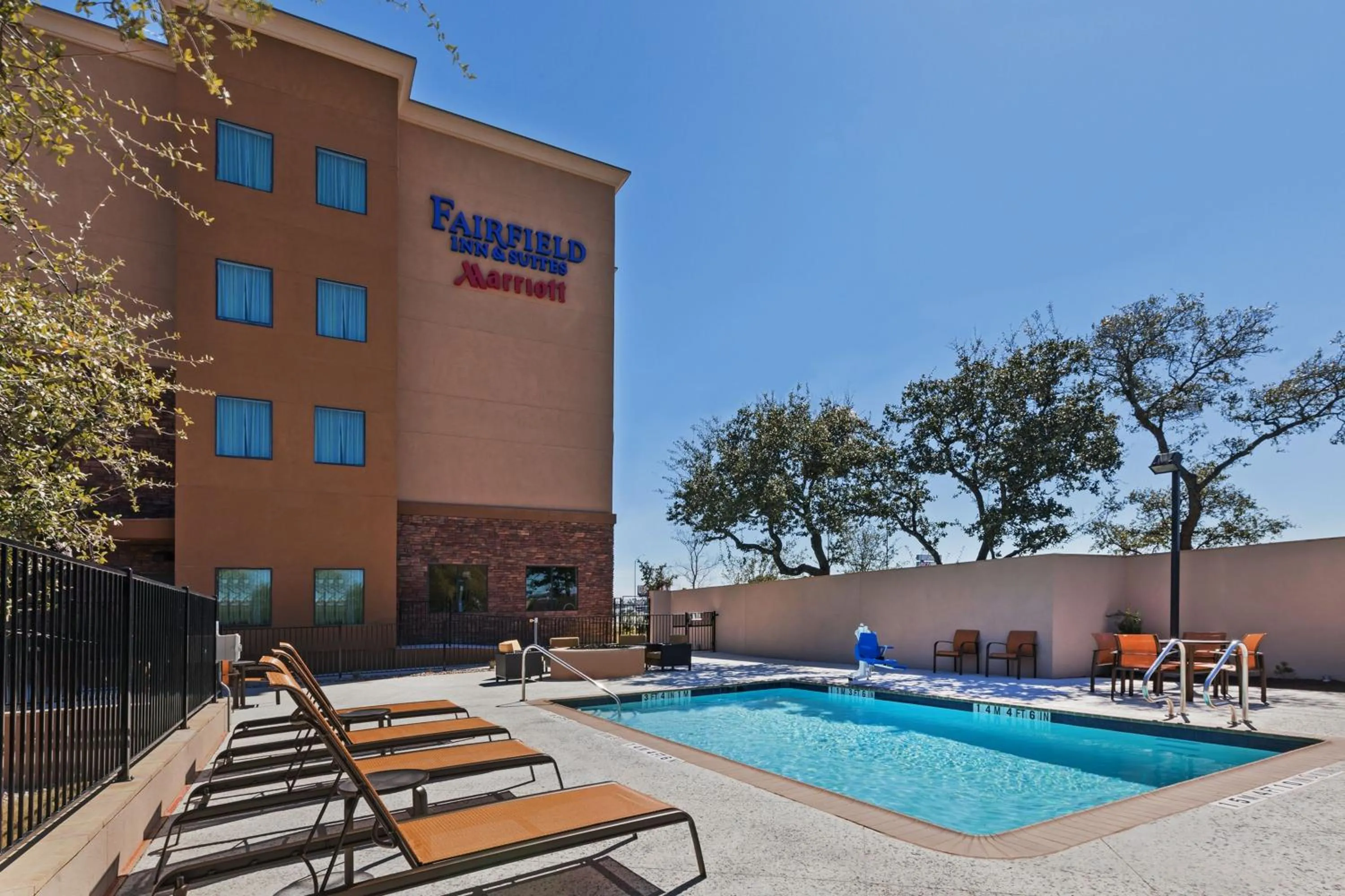 Swimming pool in Fairfield Inn and Suites by Marriott Austin Northwest/Research Blvd