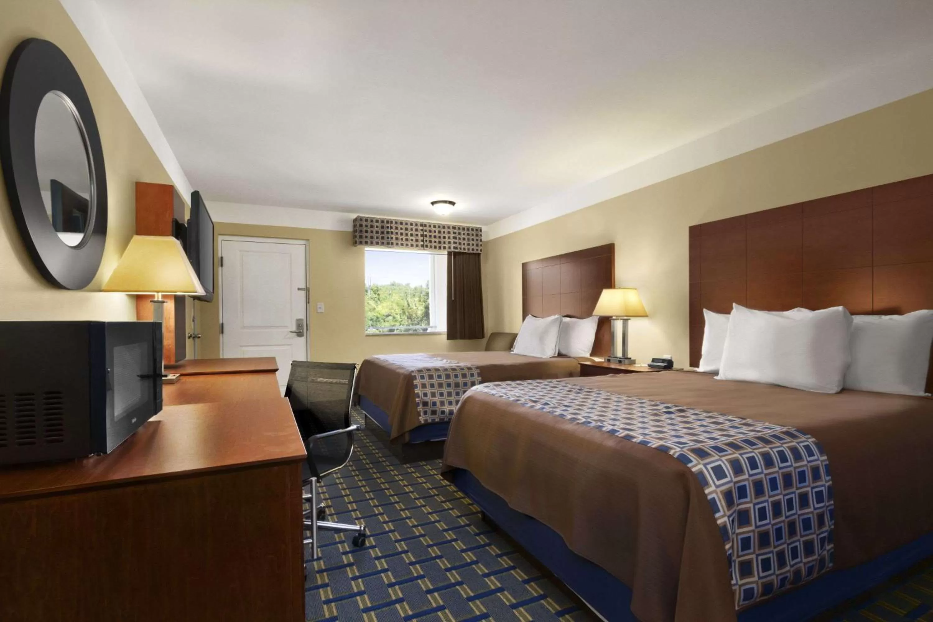 Photo of the whole room, Bed in Days Inn by Wyndham Fultondale
