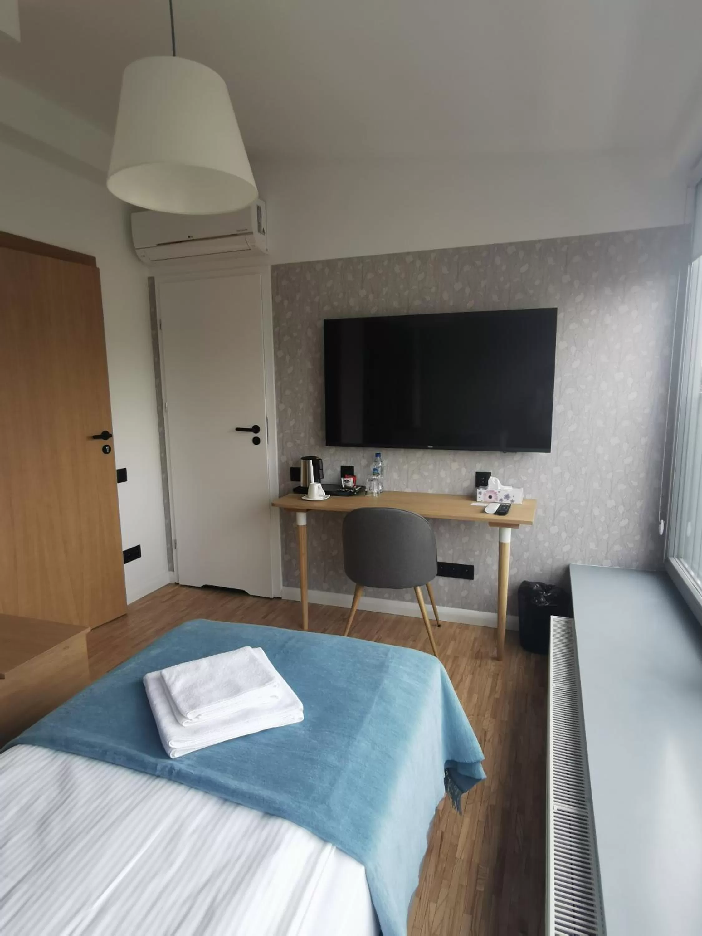 TV/Entertainment Center in Grand Tulipan