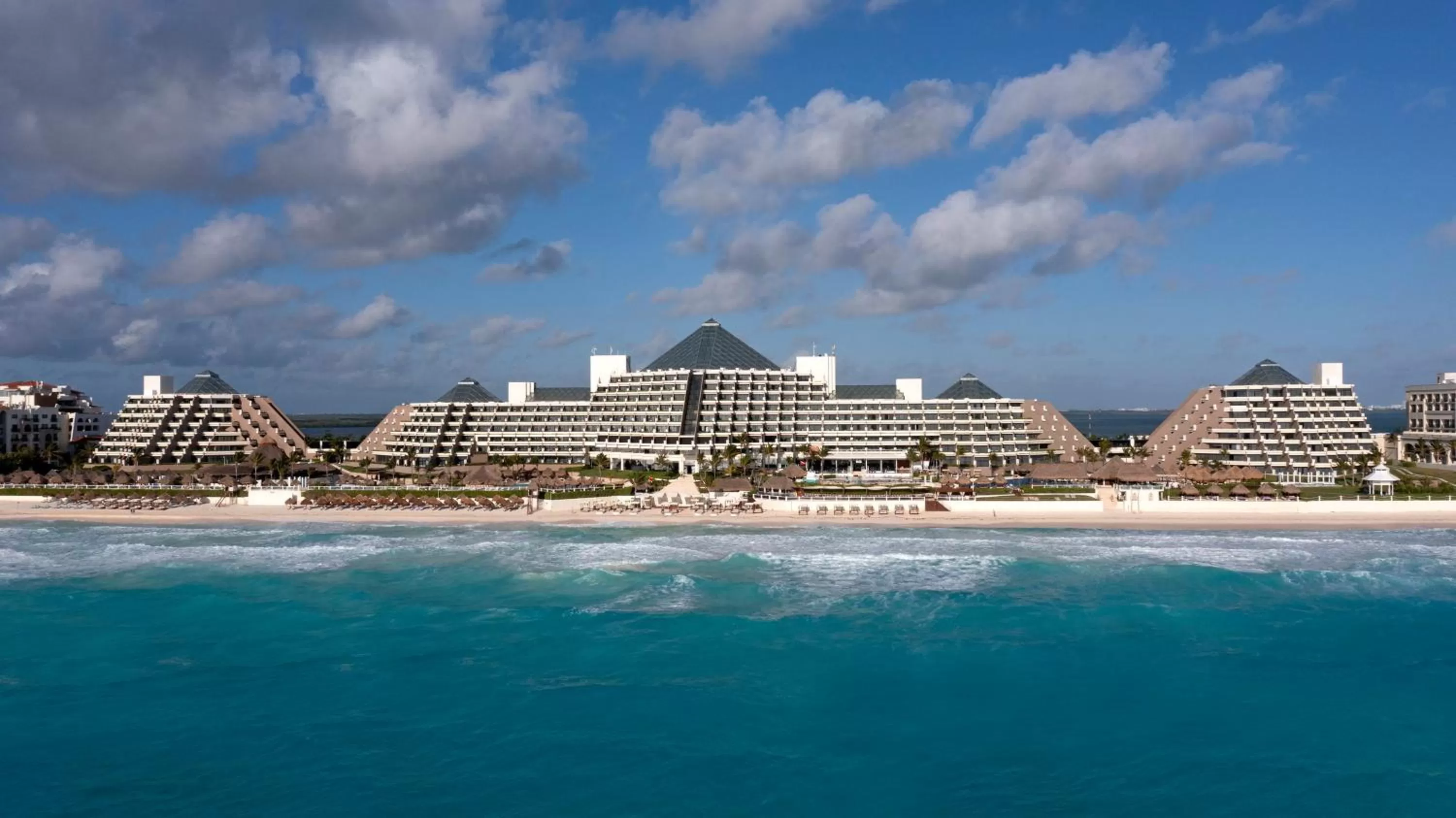 Property building in Paradisus Cancun All Inclusive - Grand Reopening coming soon