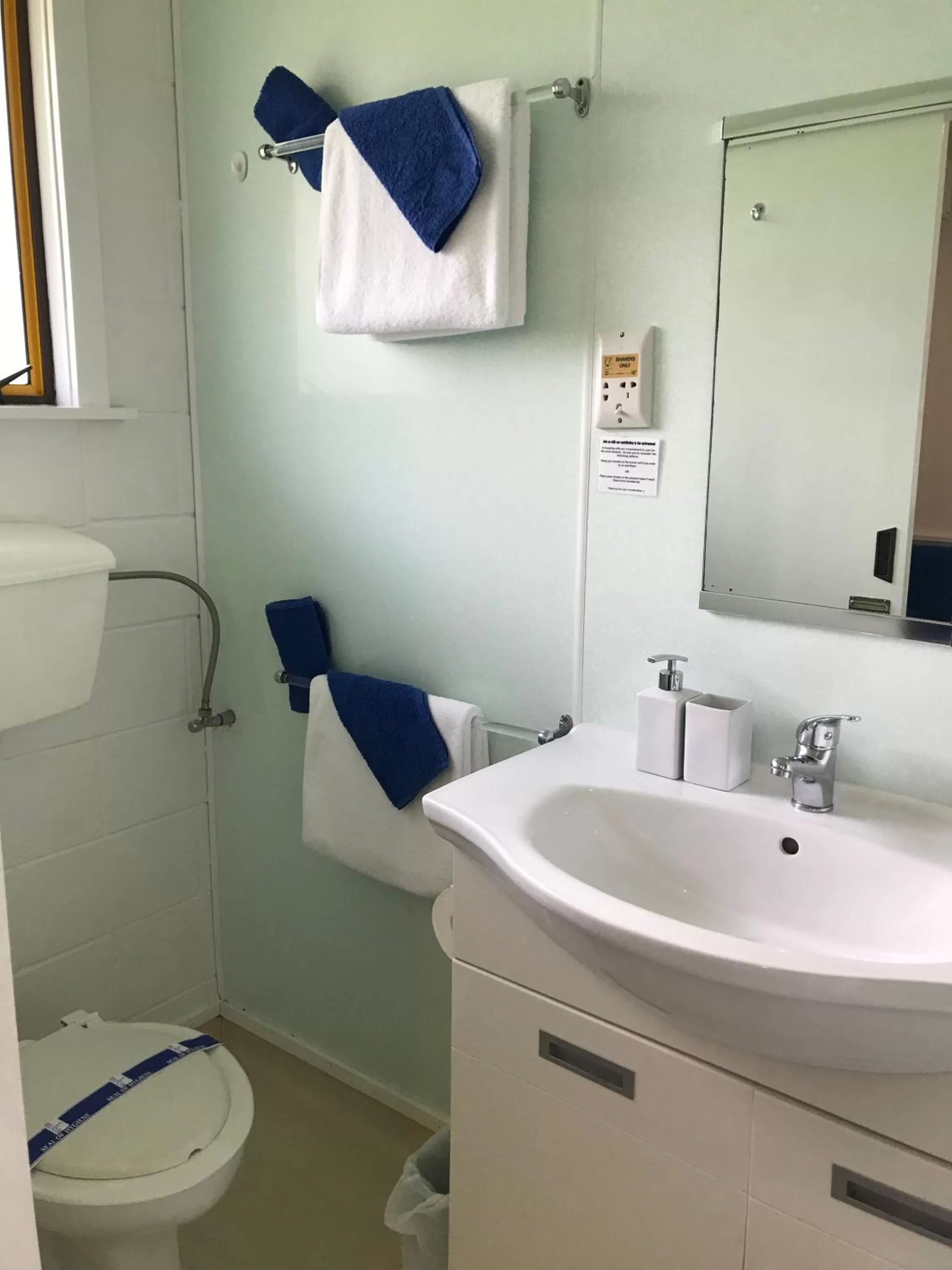 Toilet in Aotearoa Lodge