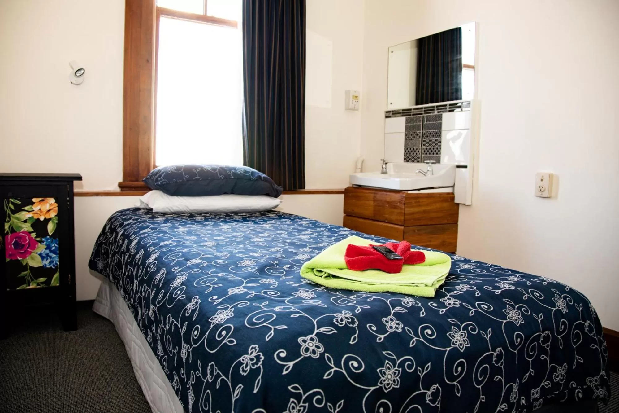 Bedroom, Bed in The Brown Pub