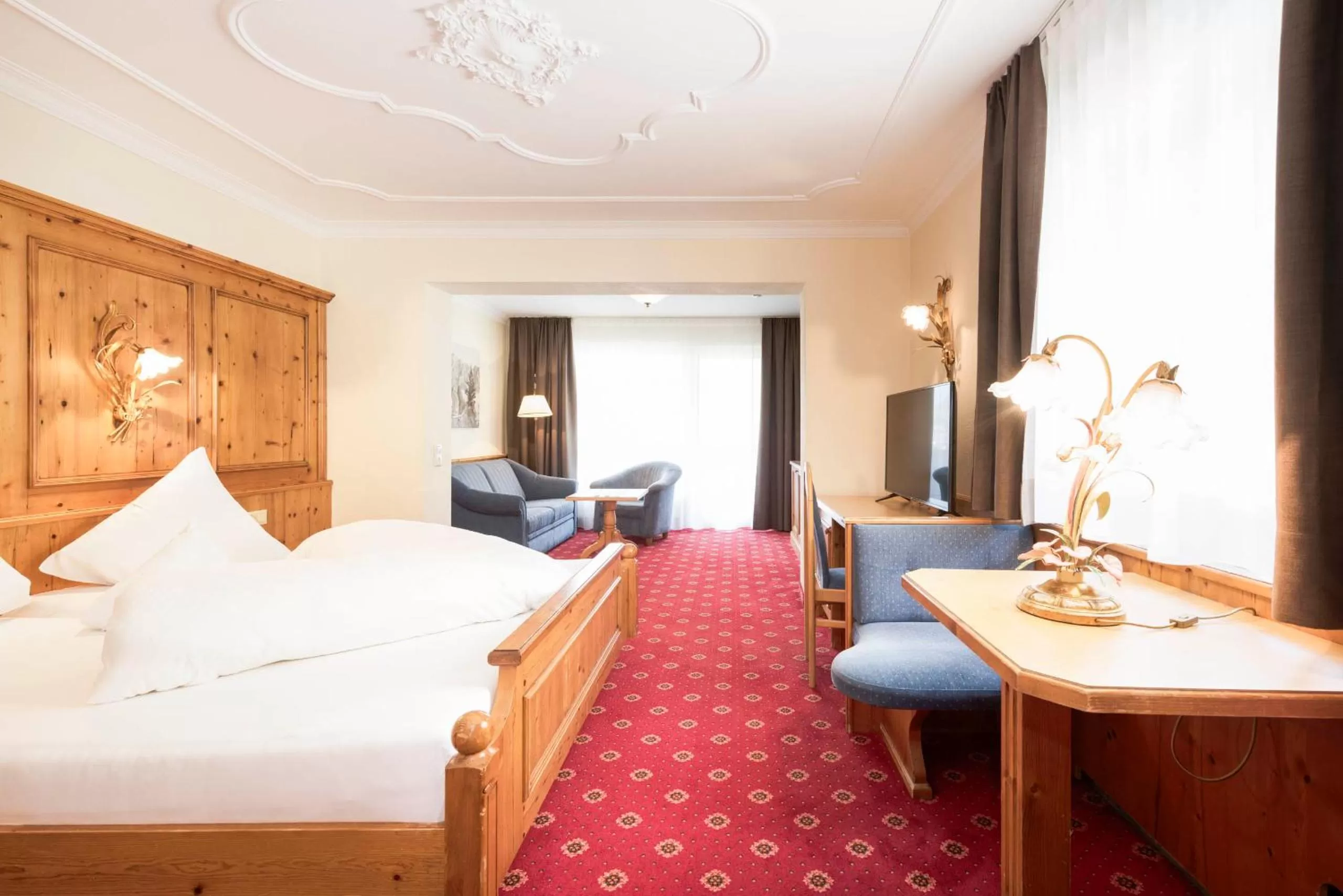 Living room, Bed in Hotel Stubaierhof