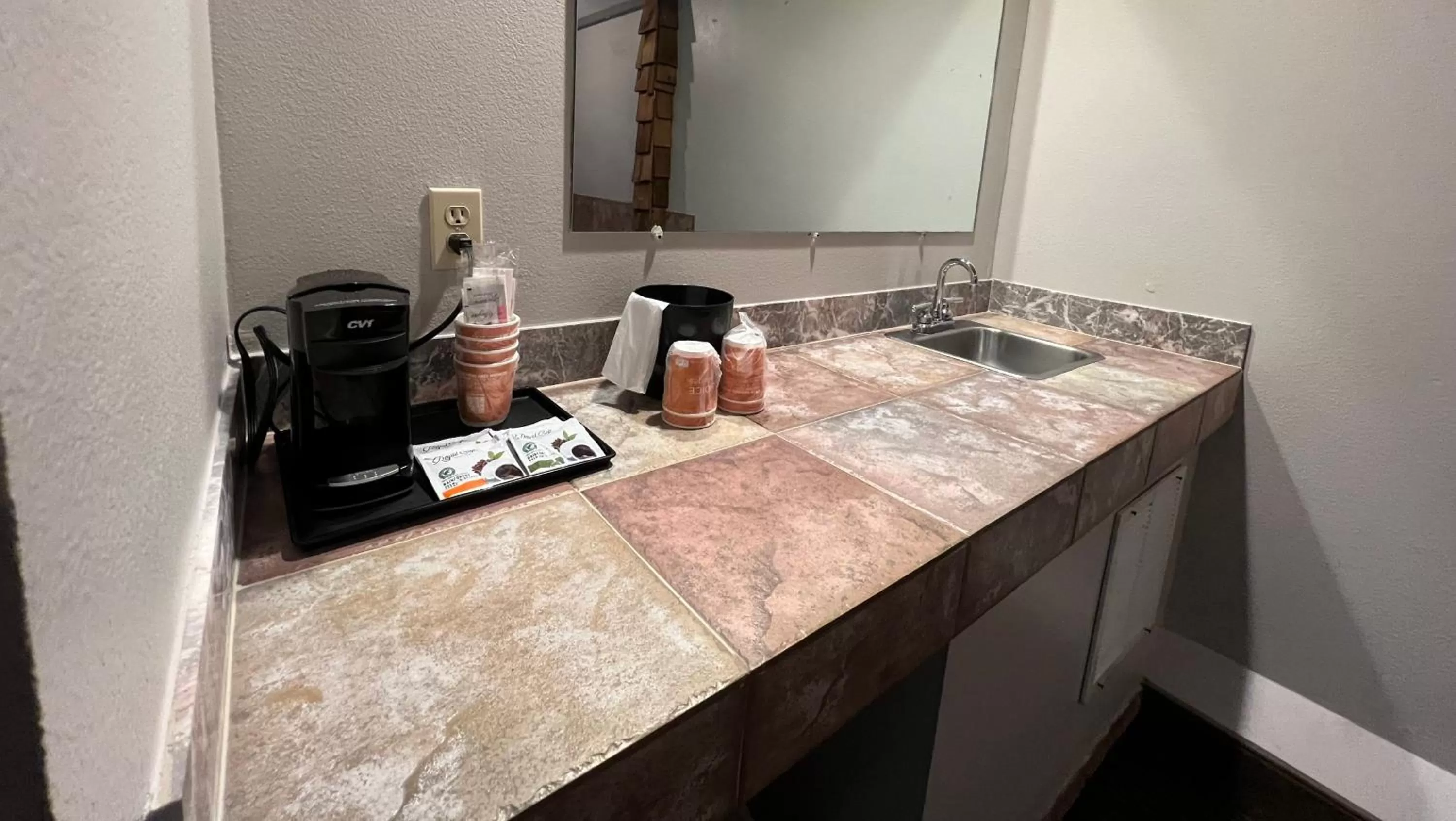 Kitchen or kitchenette in Country Inn & Suites by Radisson, Battle Creek, MI