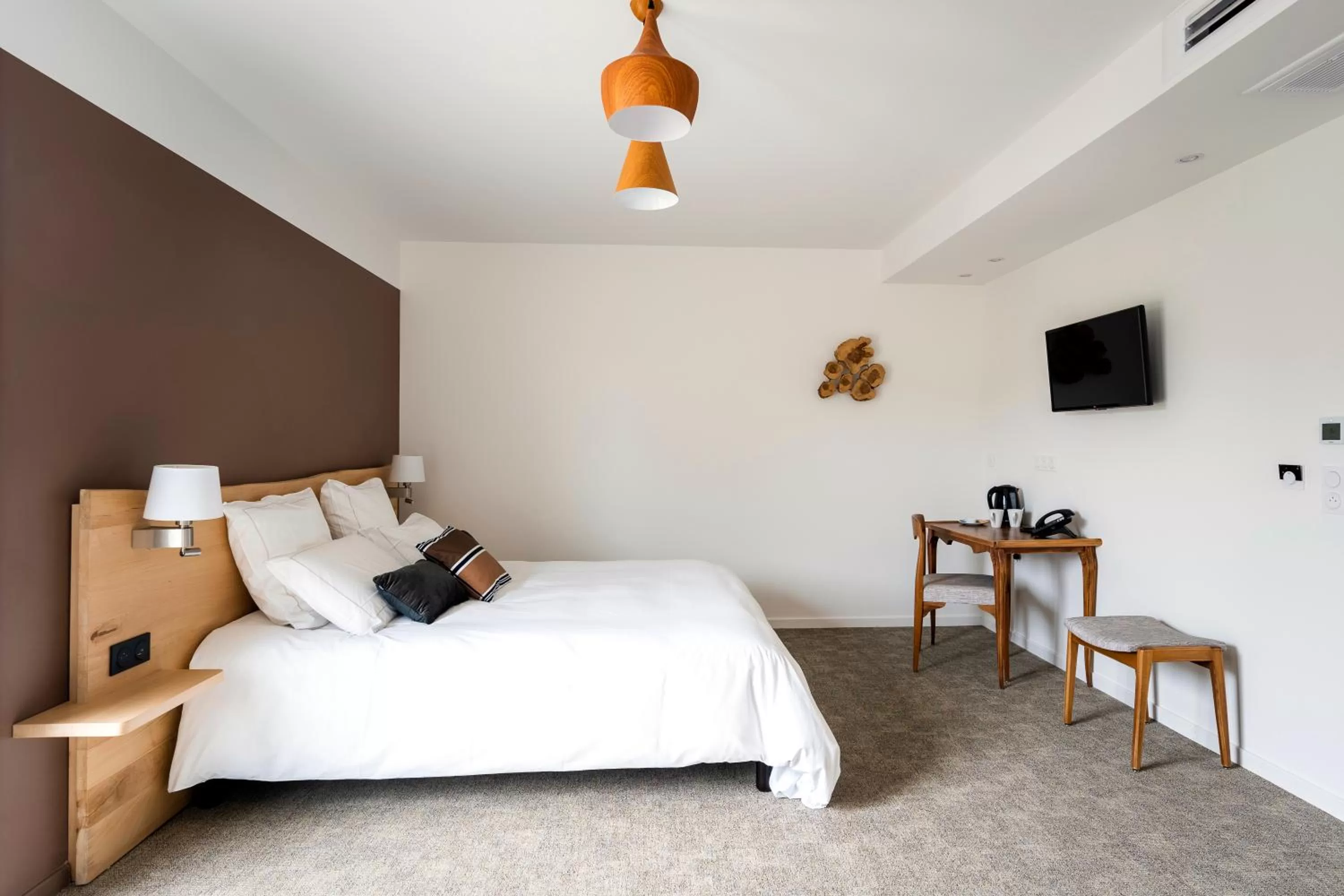 Photo of the whole room, Bed in HOTEL LE 25