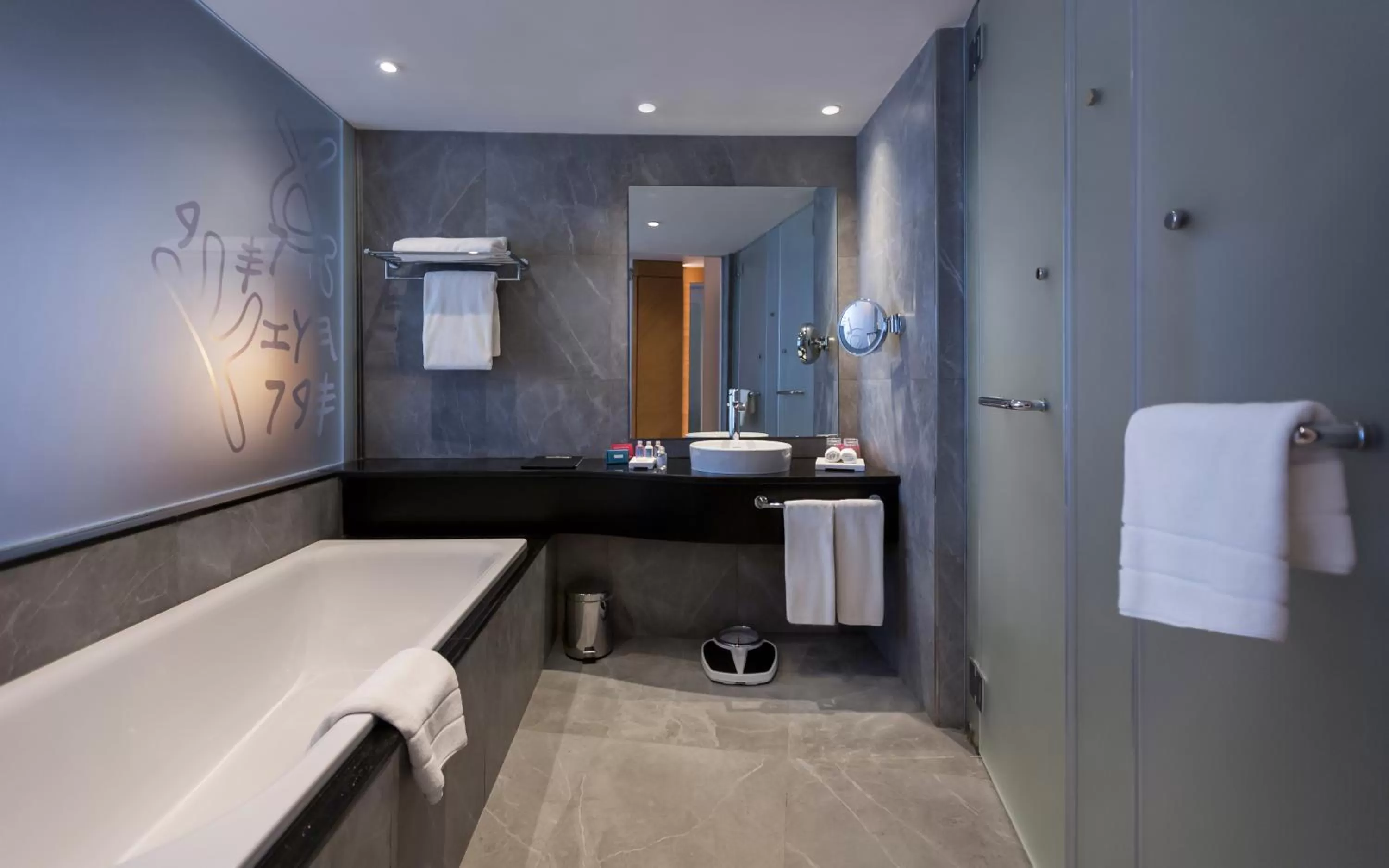 Bathroom in Mövenpick Hotel du Lac Tunis