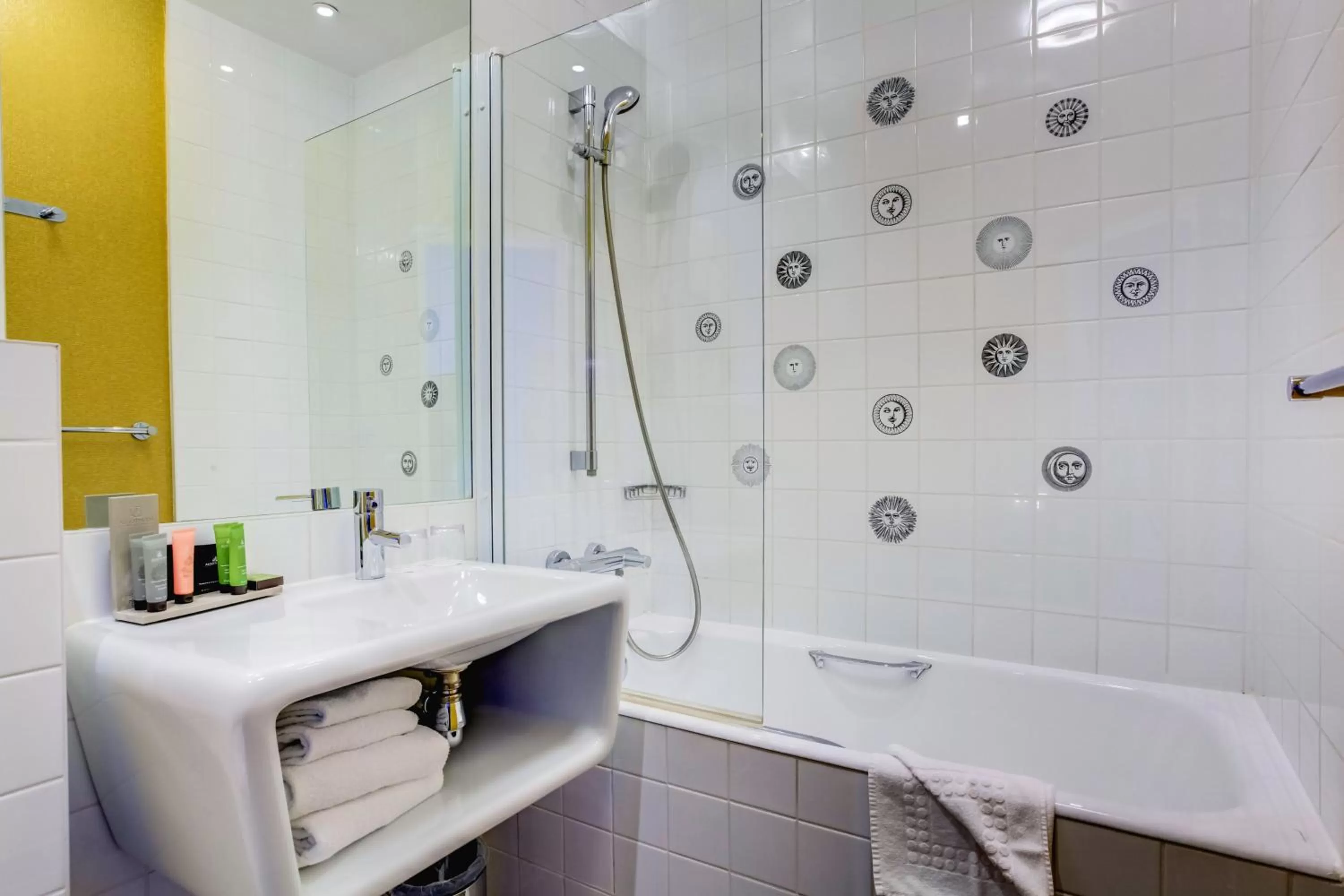 Bathroom in Hotel Joyce - Astotel