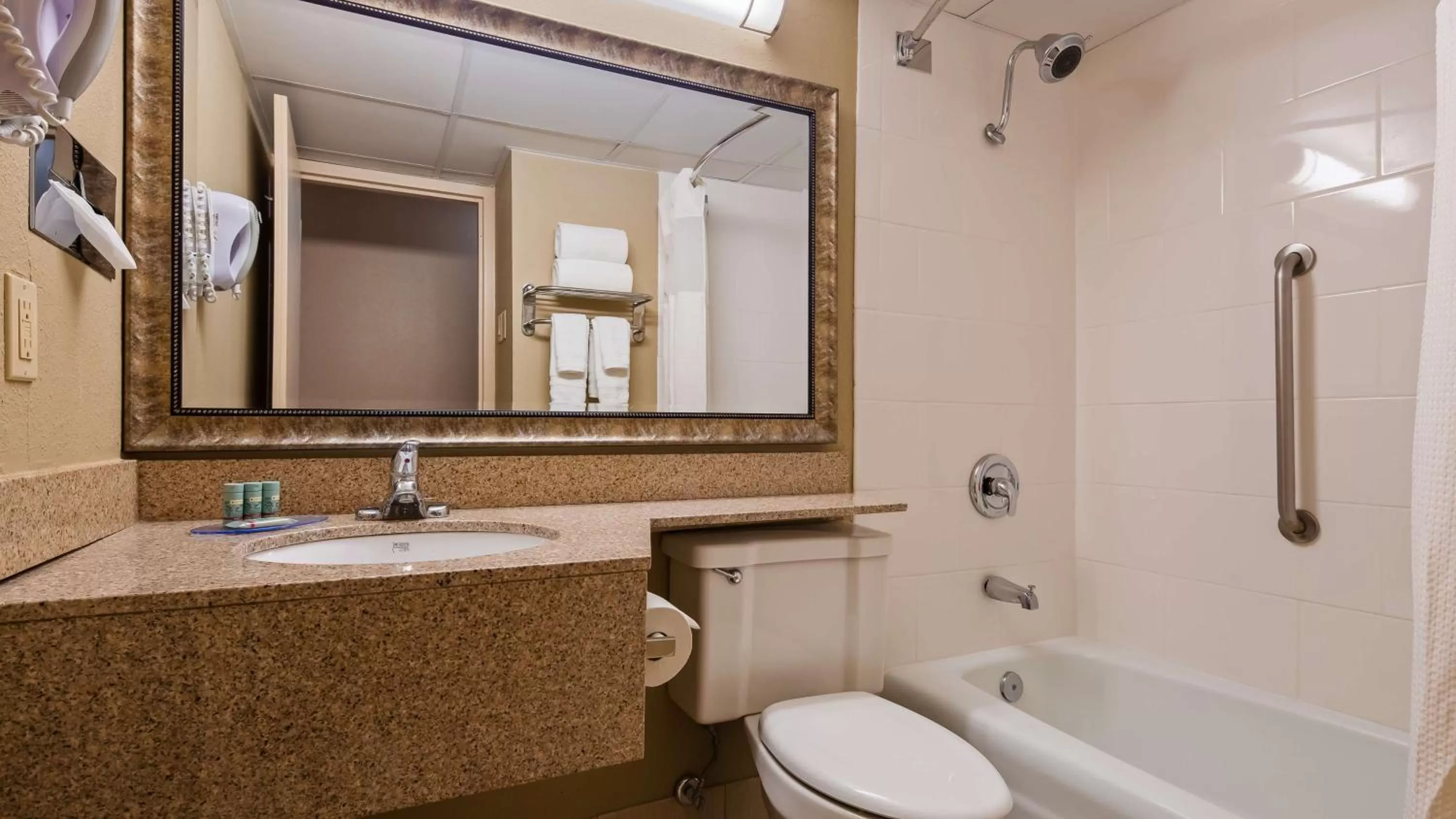 Bathroom in Best Western Crossroads of the Bluffs