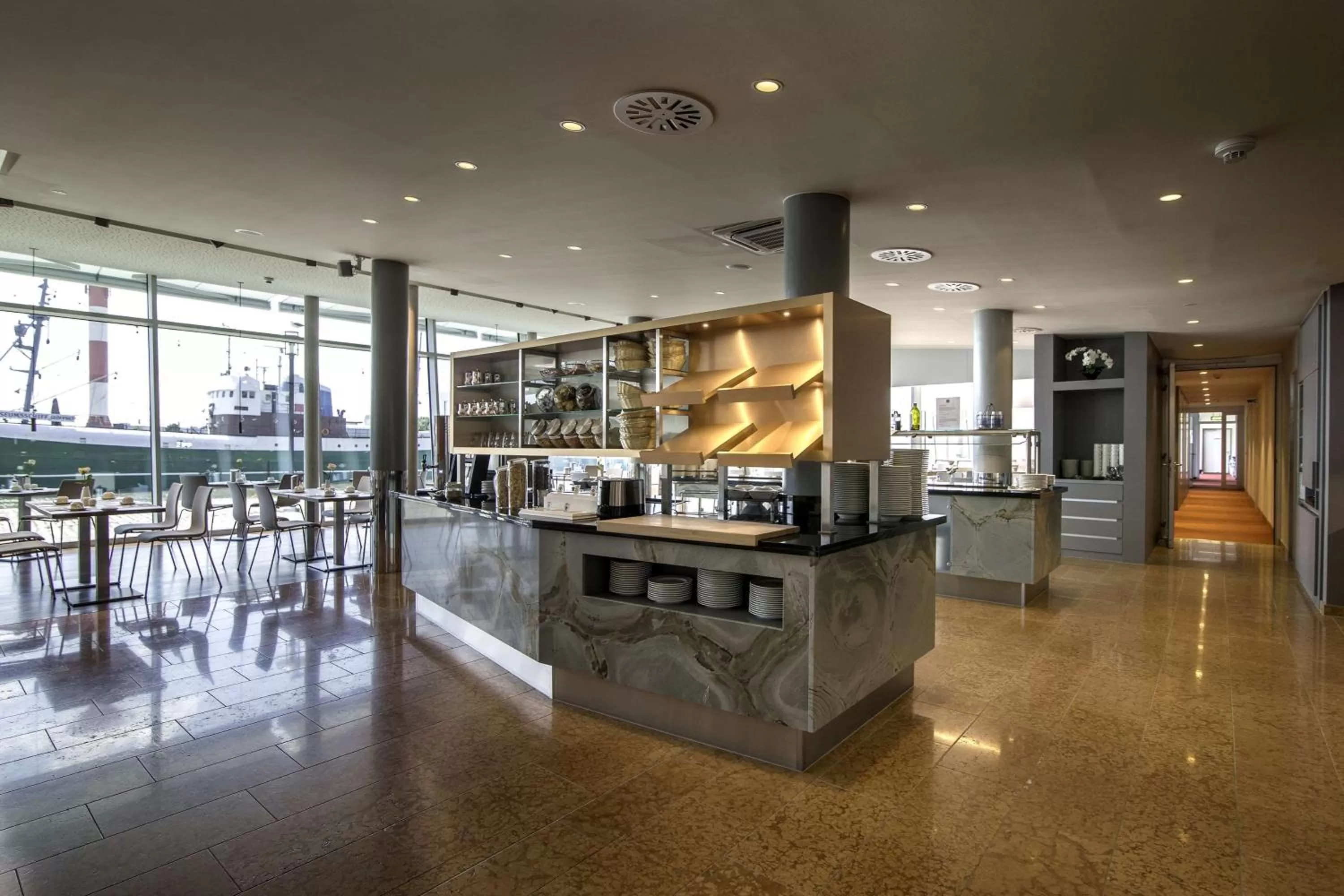 Restaurant/places to eat in Nordsee Hotel Fischereihafen