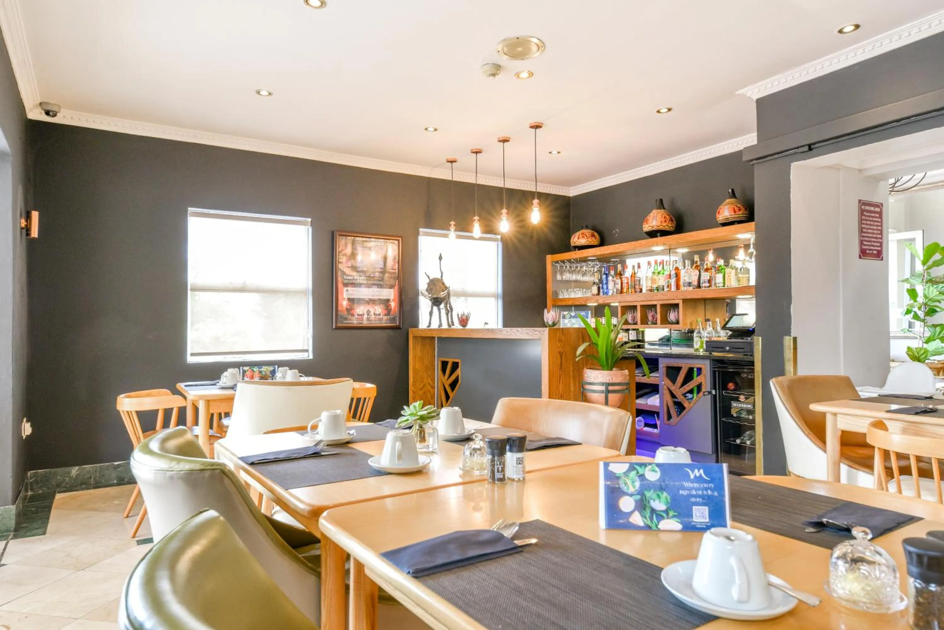 Restaurant/places to eat in Mercure Johannesburg Midrand